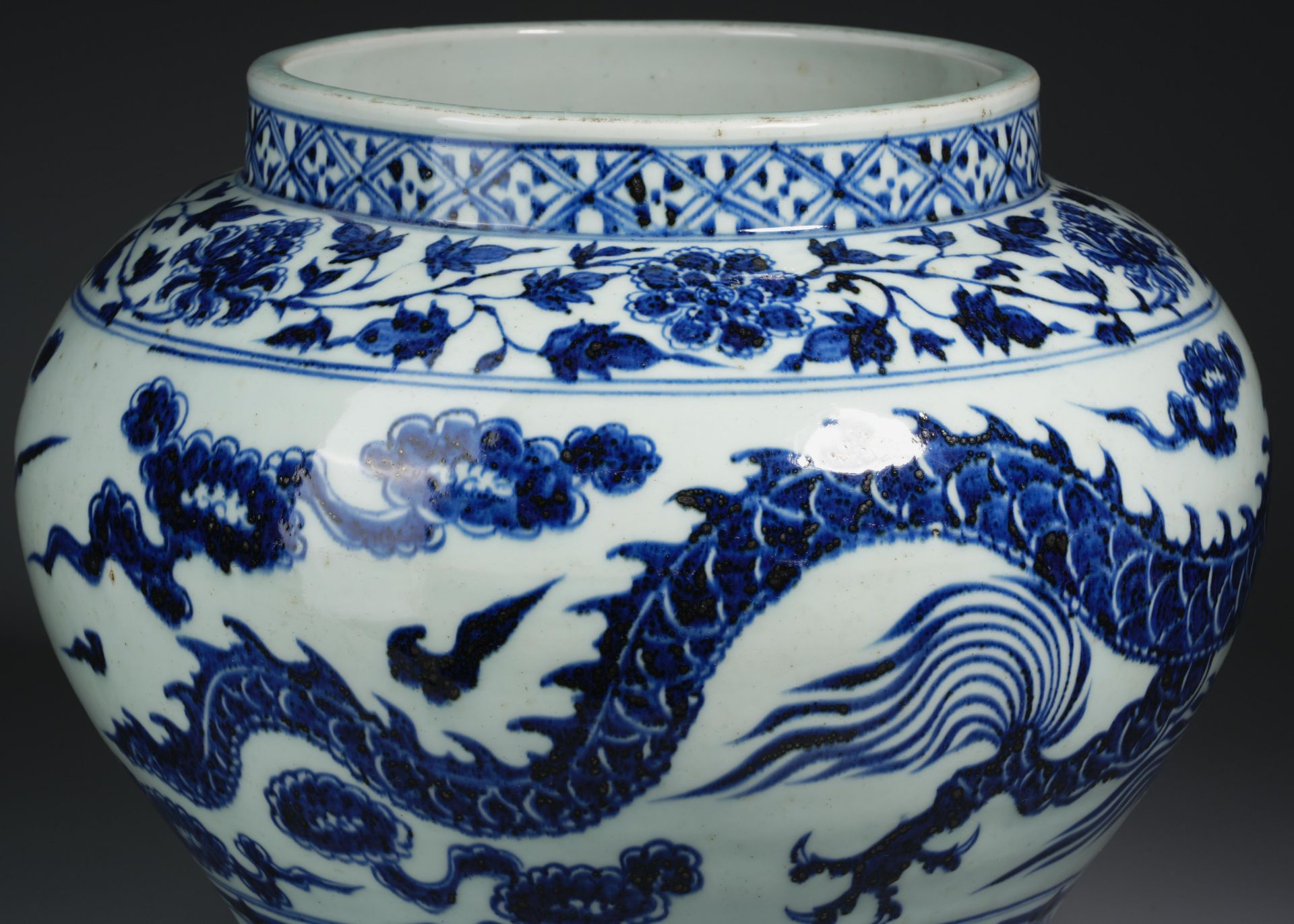 A Chinese Blue and White Dragon Jar - Image 3 of 9