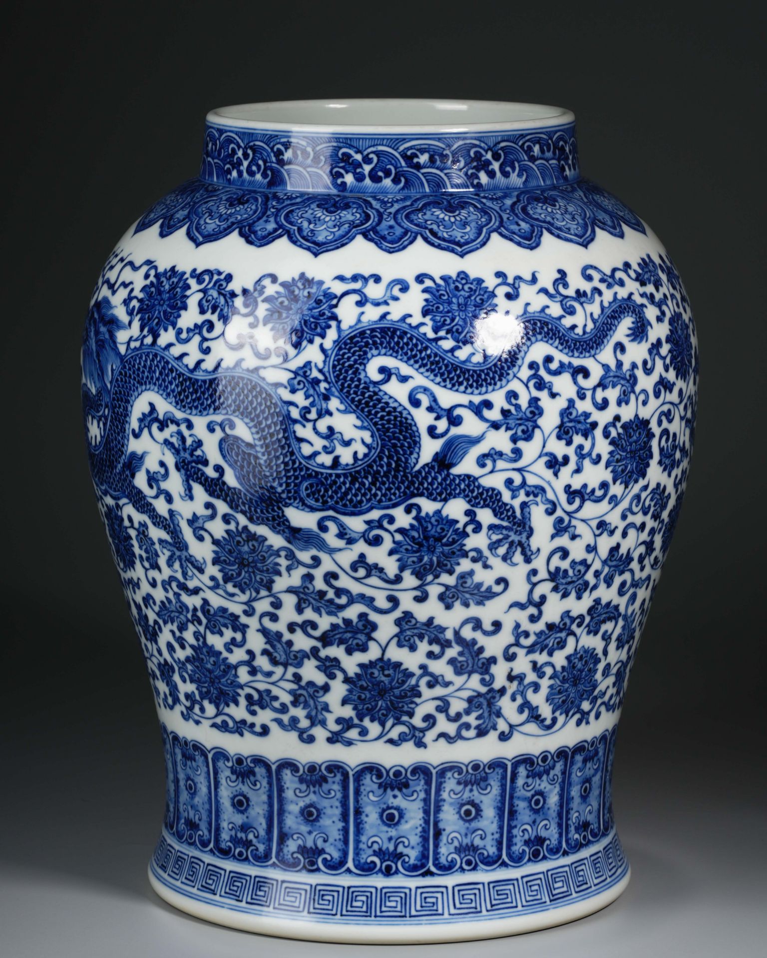 A Chinese Blue and White Dragon Jar with Cover - Image 7 of 11