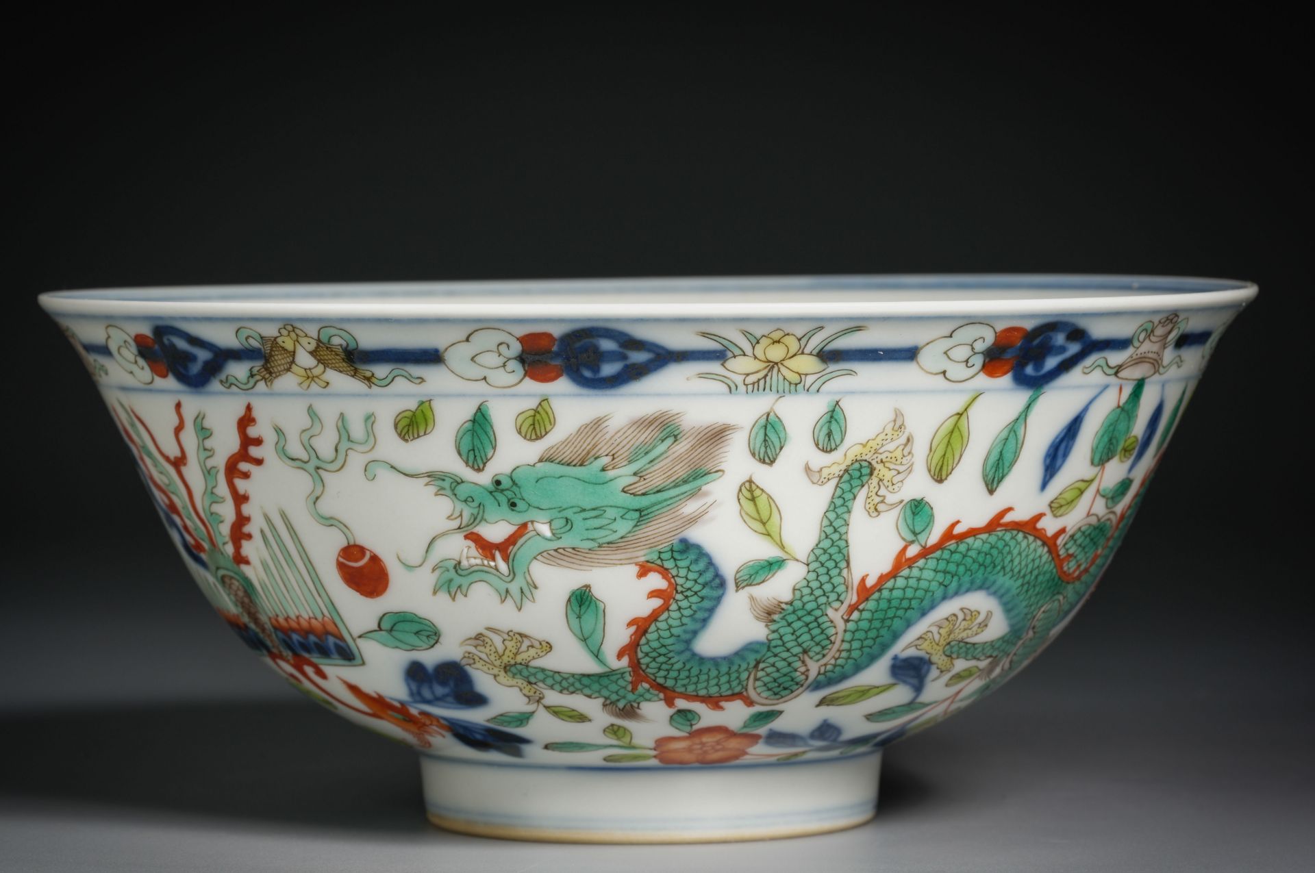 A Chinese Famille Verte Dragon and Phoenix Bowl - Image 5 of 14