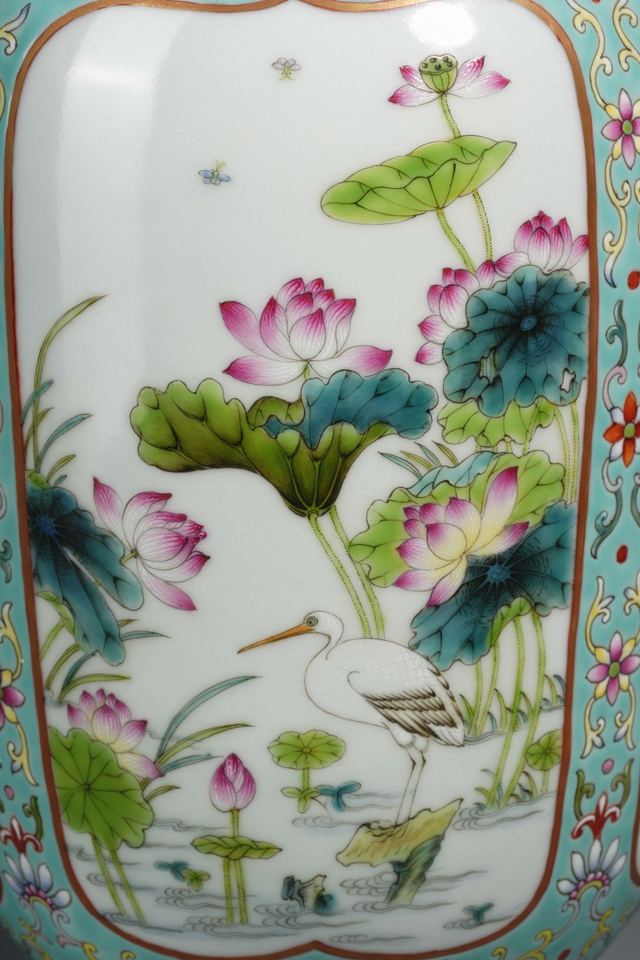 A Chinese Famille Rose Flower and Bird Vase - Image 7 of 11