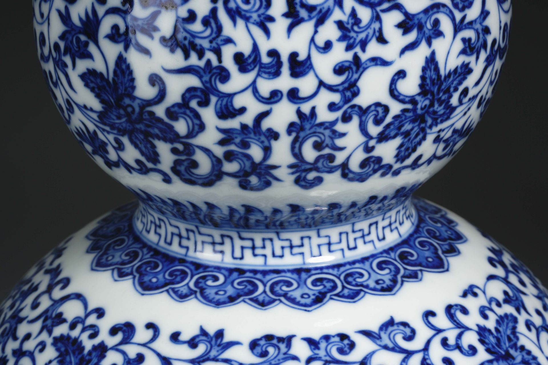 A Chinese Blue and White Double Gourds Vase - Image 8 of 10