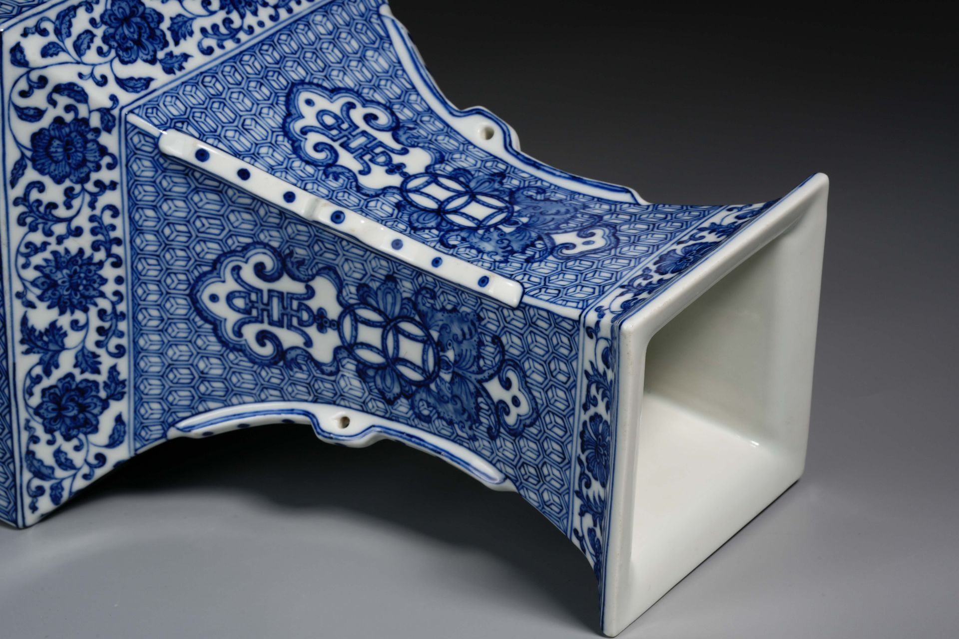 A Chinese Blue and White Landscape Vase - Image 8 of 11