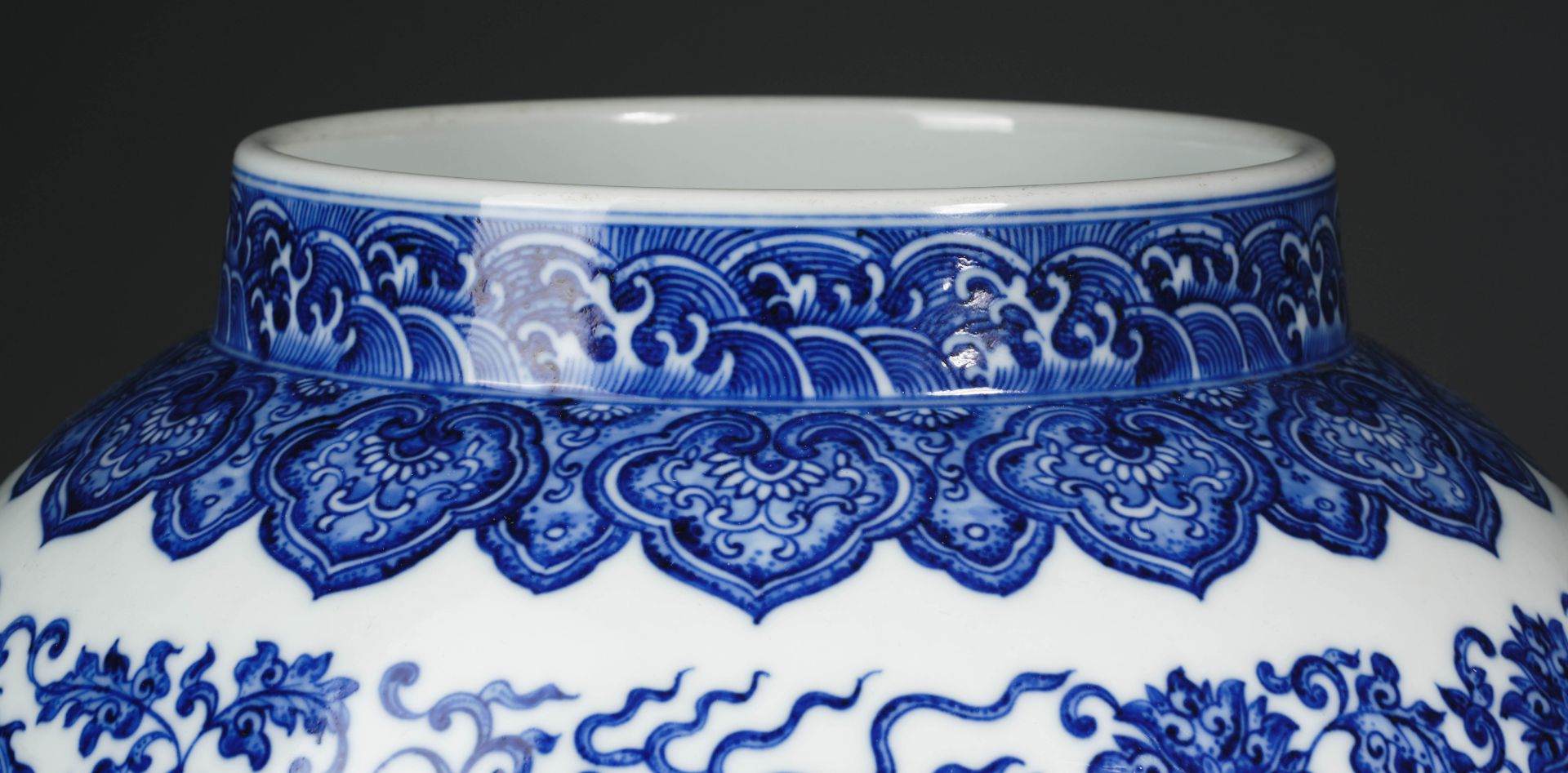 A Chinese Blue and White Dragon Jar with Cover - Image 6 of 11