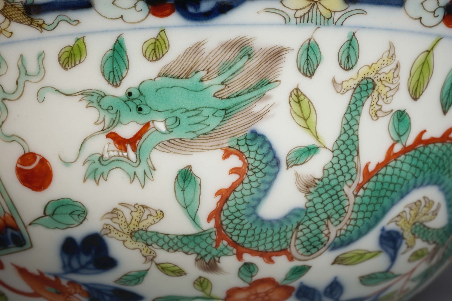 A Chinese Famille Verte Dragon and Phoenix Bowl - Image 9 of 14