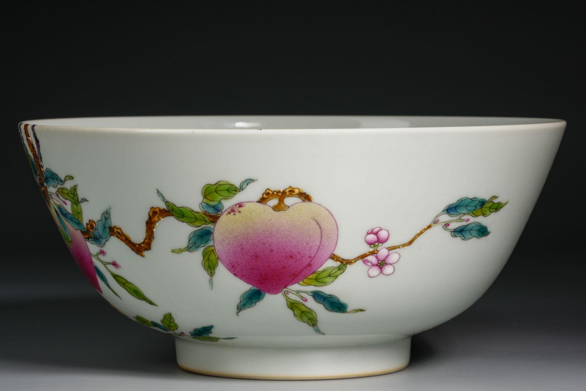 A Chinese Famille Rose Peaches Bowl - Image 4 of 10