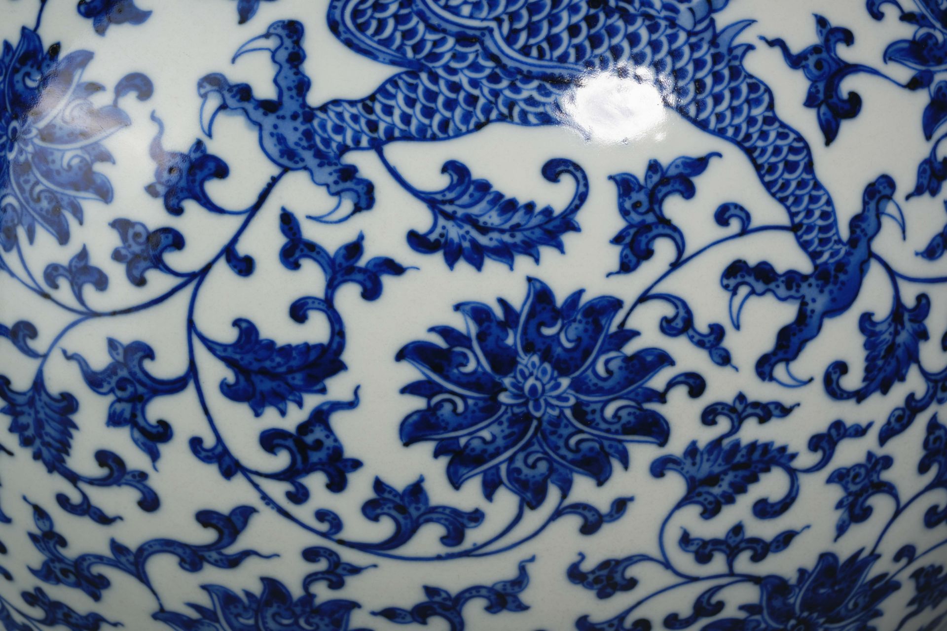 A Chinese Blue and White Dragon Globular Vase - Image 8 of 12