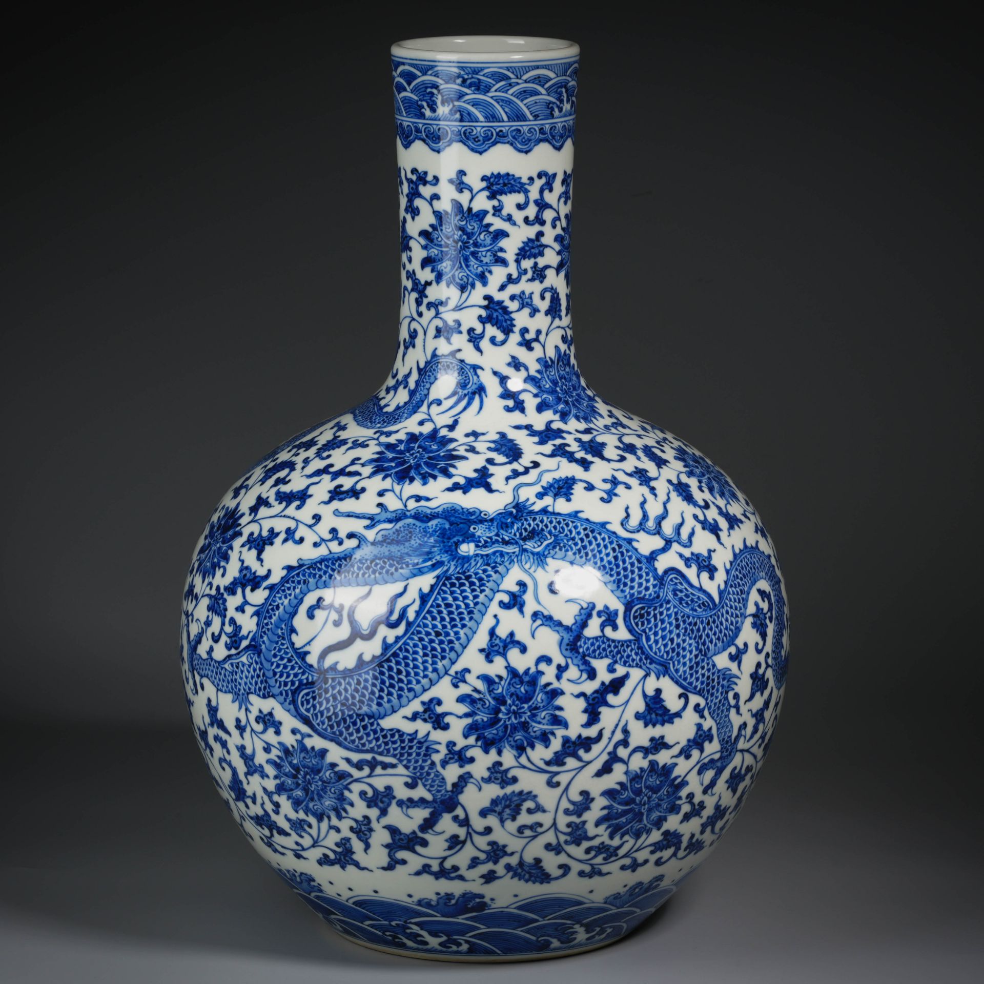 A Chinese Blue and White Dragon Globular Vase - Image 2 of 12