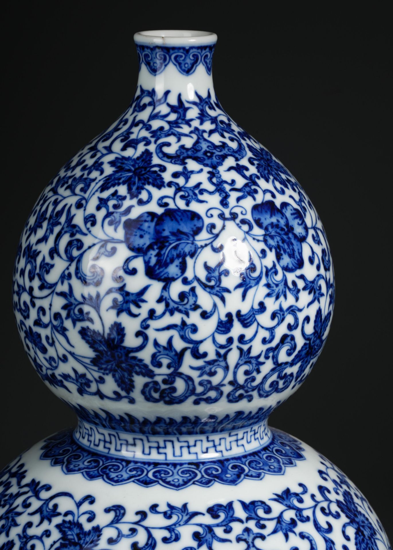 A Chinese Blue and White Double Gourds Vase - Image 3 of 10