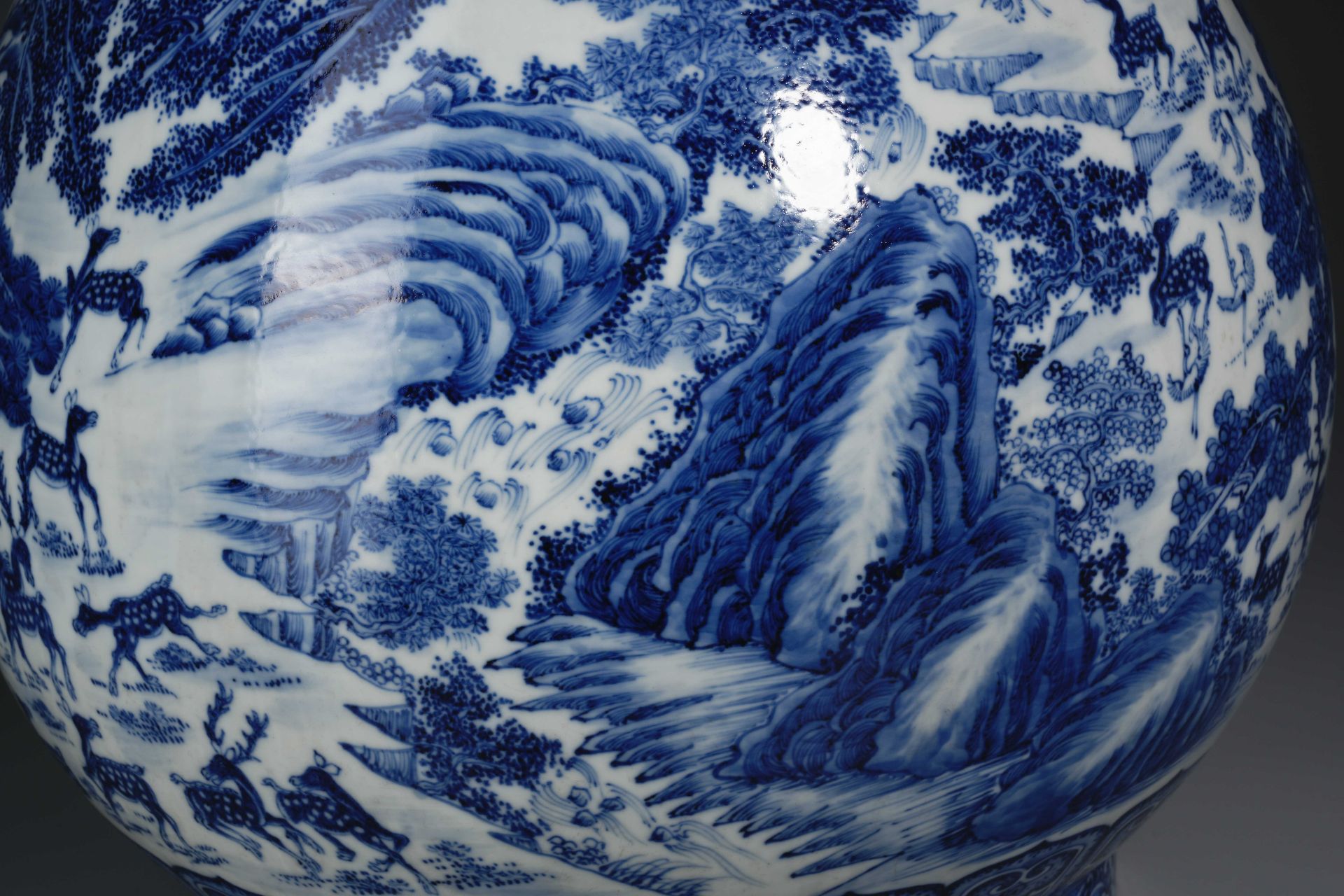 A Chinese Blue and White Hundred Deers Zun Vase - Image 4 of 14