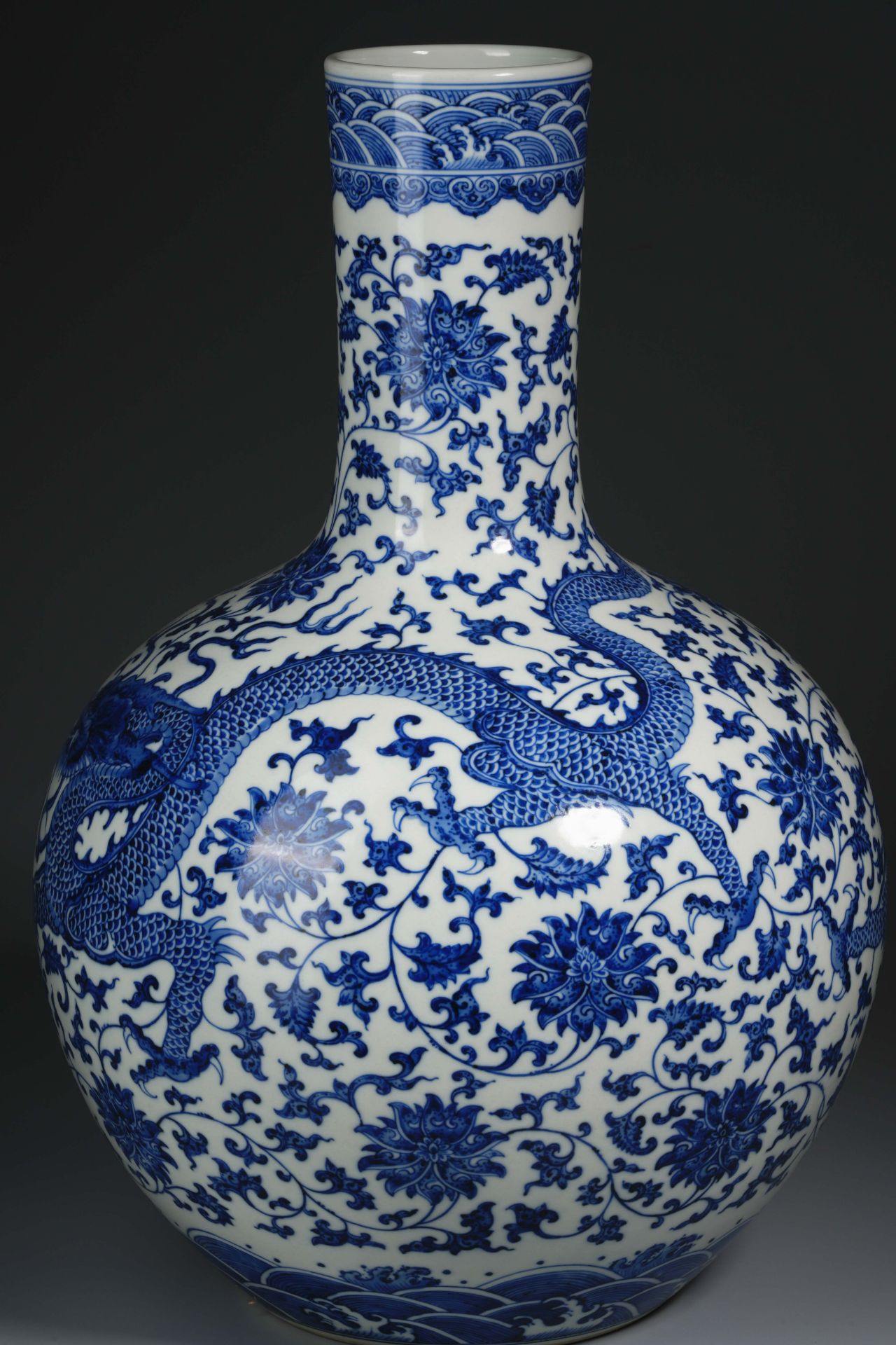 A Chinese Blue and White Dragon Globular Vase - Image 7 of 12