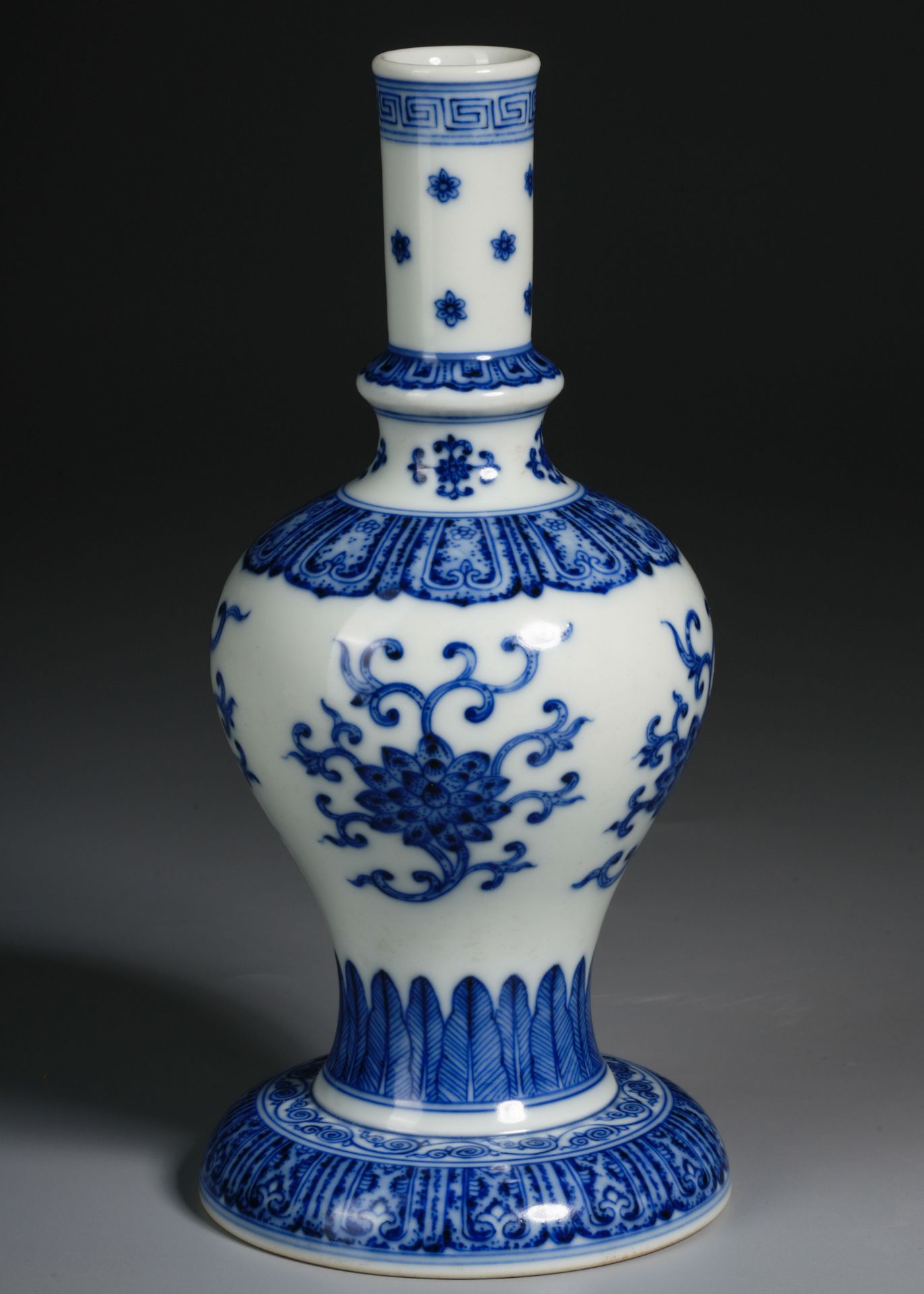 A Chinese Blue and White Lotus Scrolls Vase - Image 3 of 8