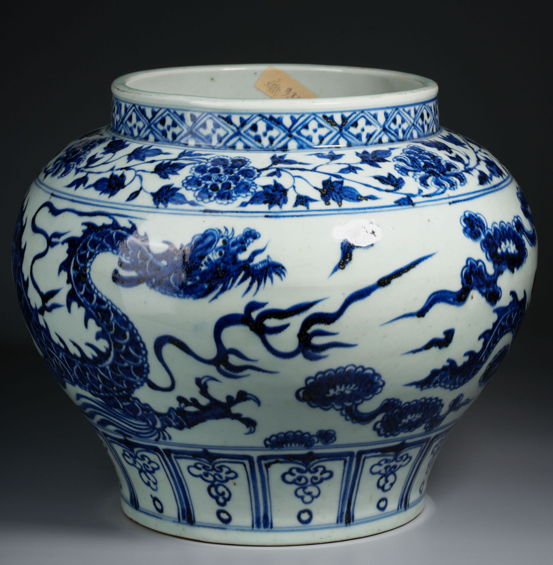 A Chinese Blue and White Dragon Jar - Image 2 of 9
