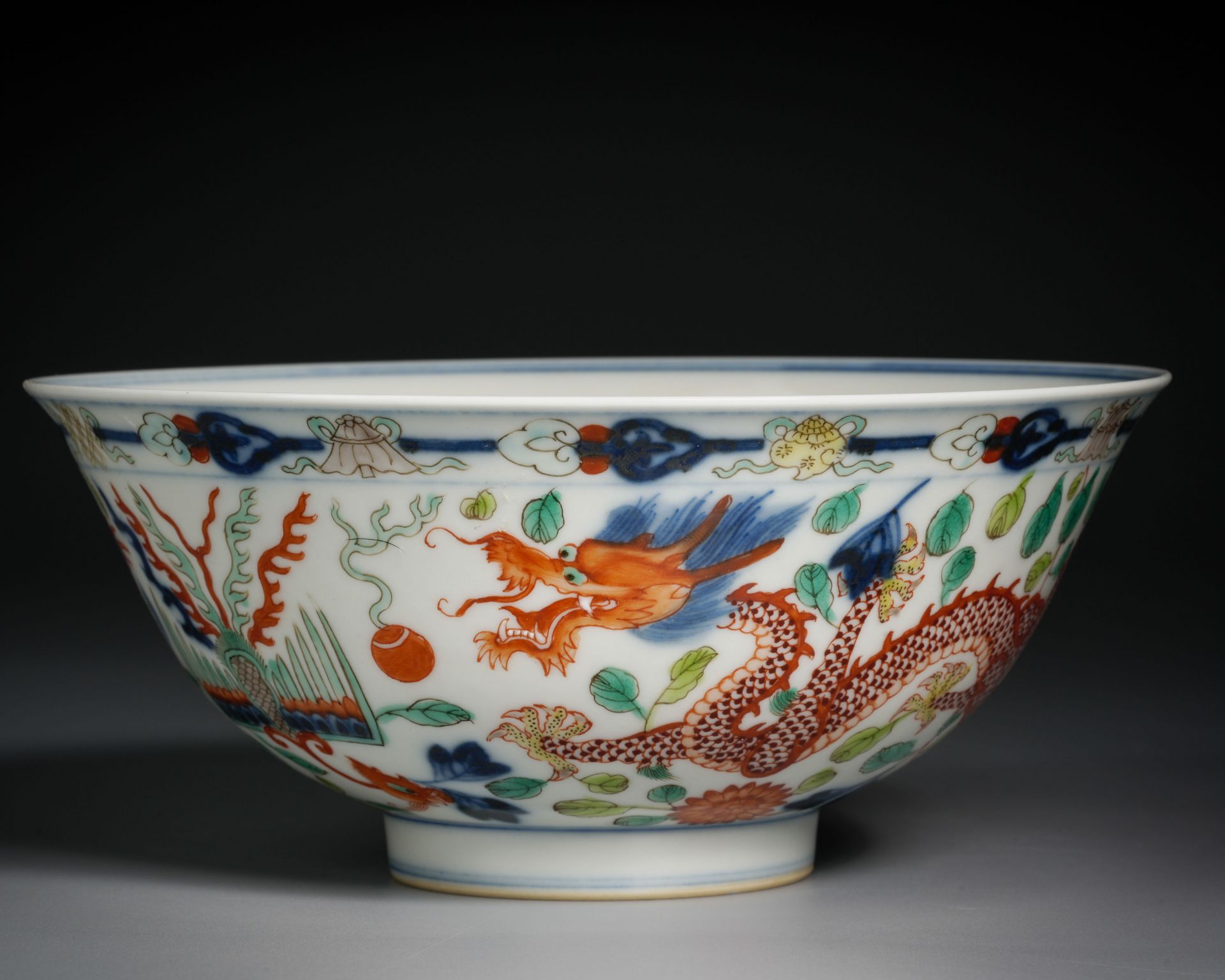 A Chinese Famille Verte Dragon and Phoenix Bowl - Image 2 of 14