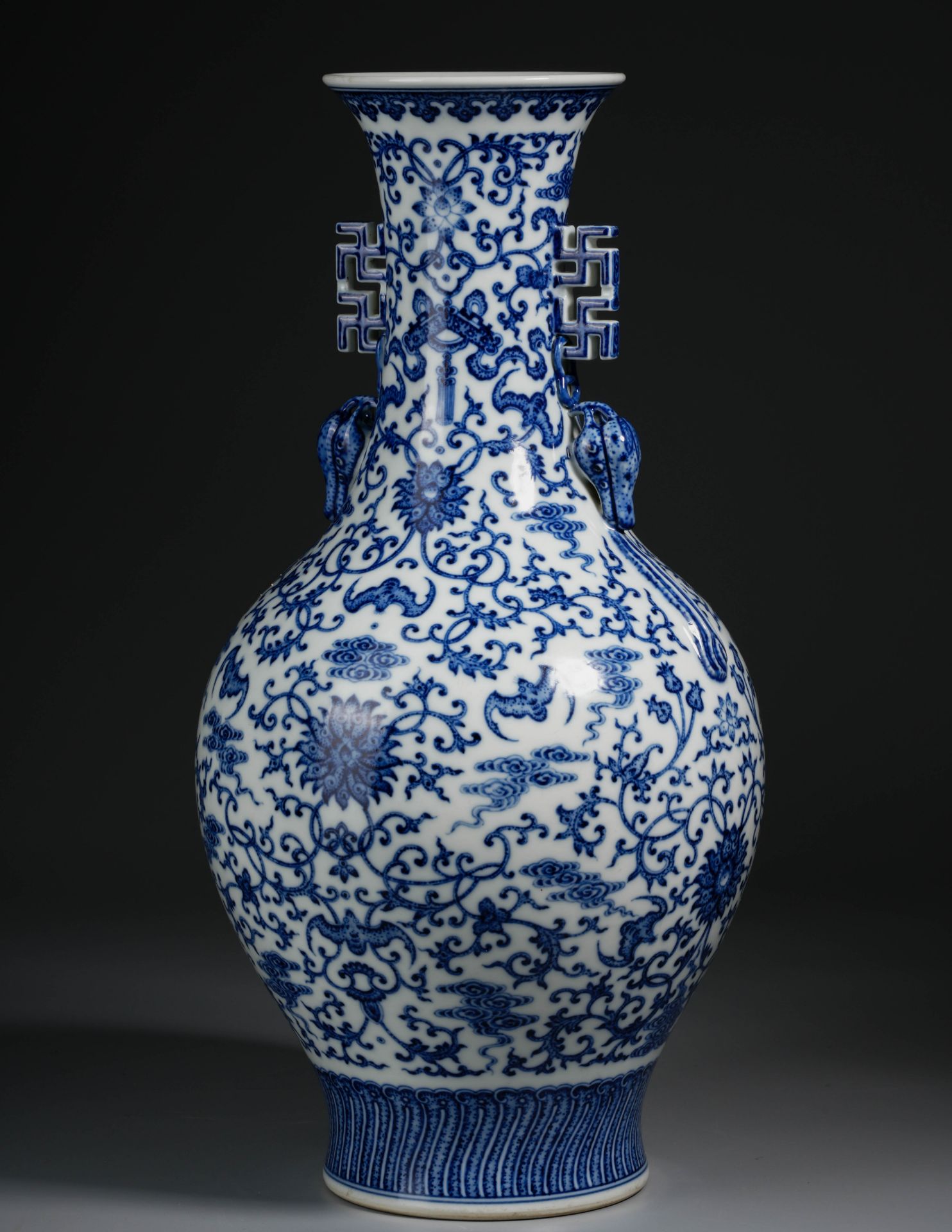 A Chinese Blue and White Lotus Scrolls Vase - Image 3 of 10