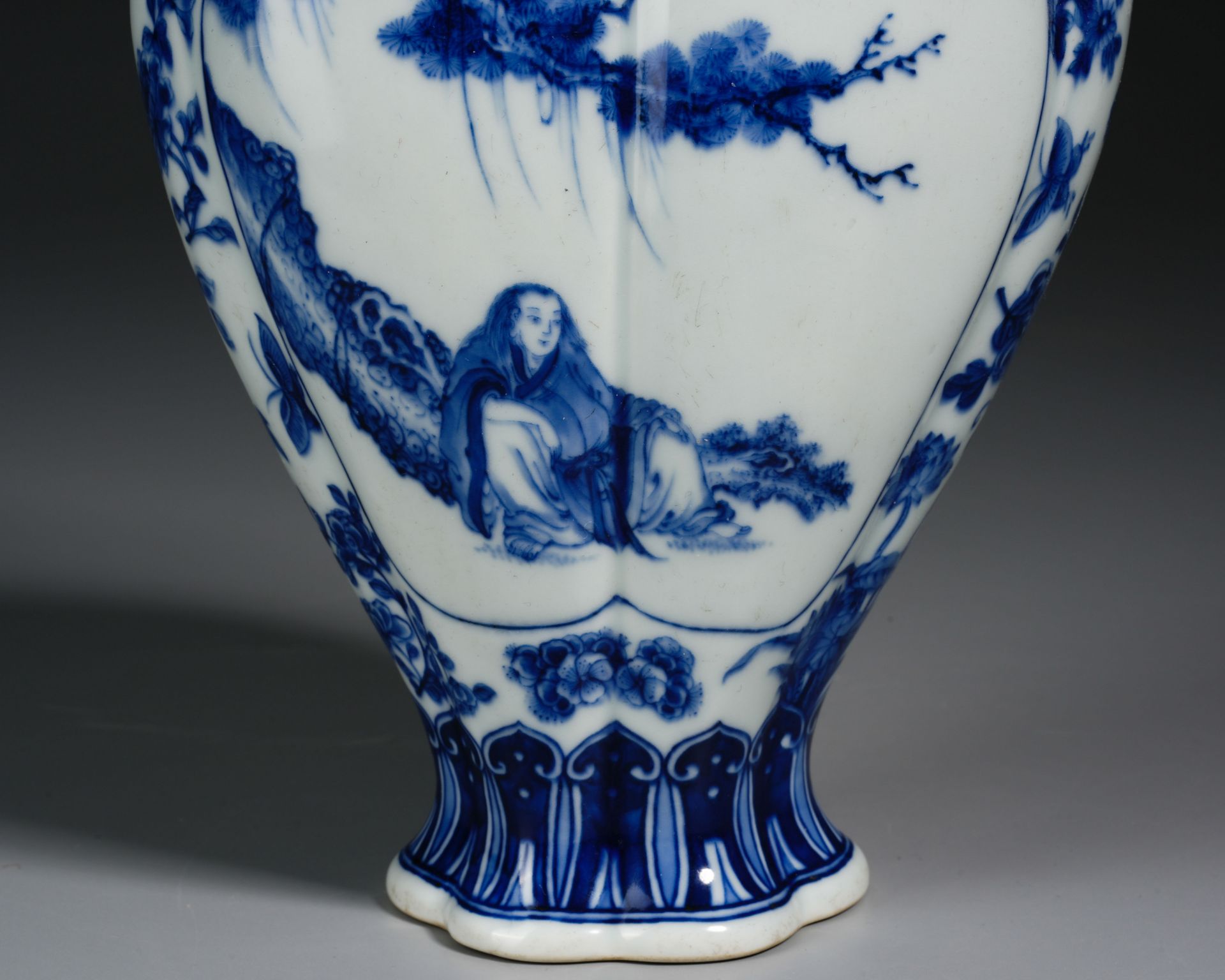 A Chinese Blue and White Figural Story Vase - Image 4 of 10