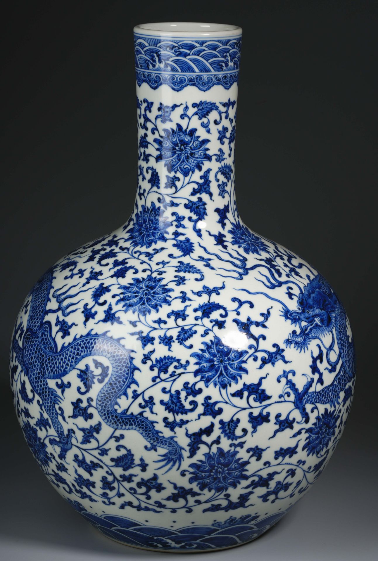 A Chinese Blue and White Dragon Globular Vase - Image 5 of 12