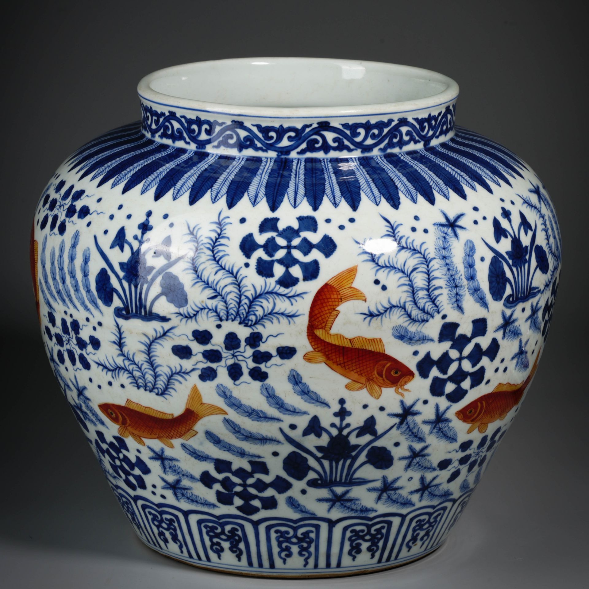 A Chinese Underglaze Blue and Iron Red Jar with Cover - Image 9 of 13