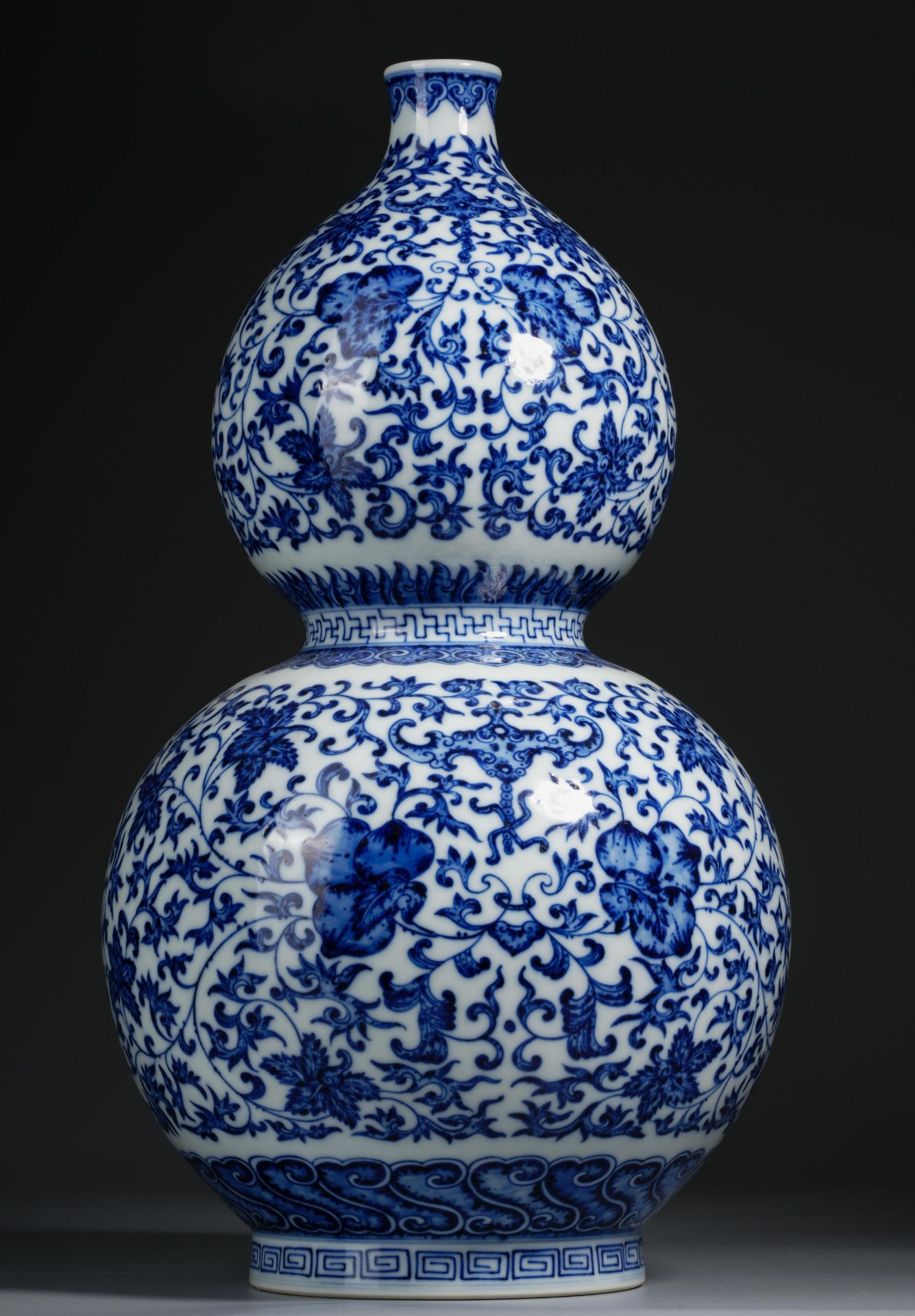 A Chinese Blue and White Double Gourds Vase - Image 6 of 10