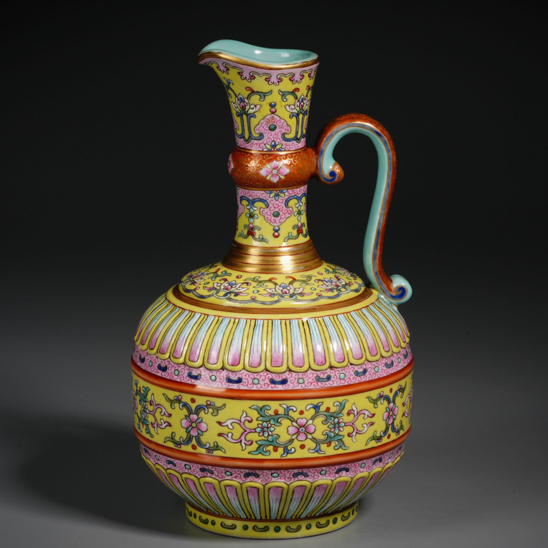 A Chinese Famille Rose Floral Scrolls Ewer - Image 2 of 9