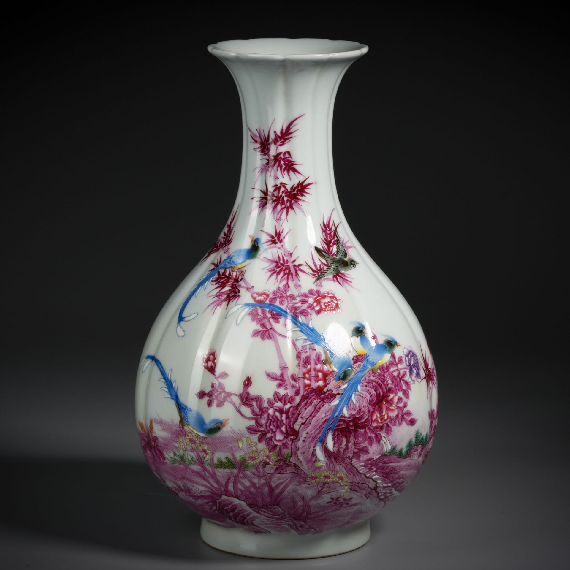 A Chinese Famille Rose Magpies Vase Yuhuchunping - Image 2 of 9