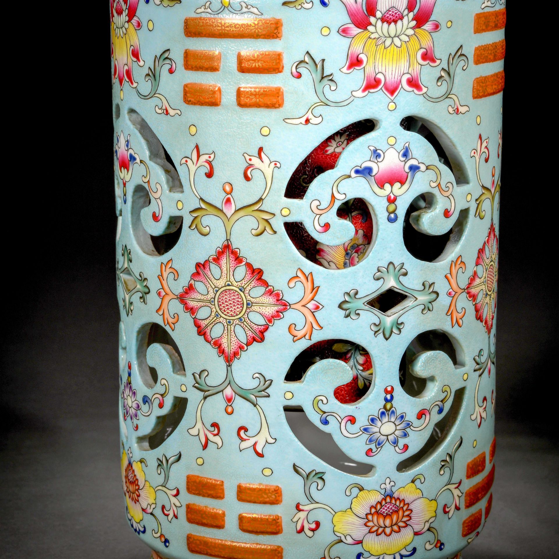 A Chinese Falangcai Glaze Mallet Vase - Bild 5 aus 13