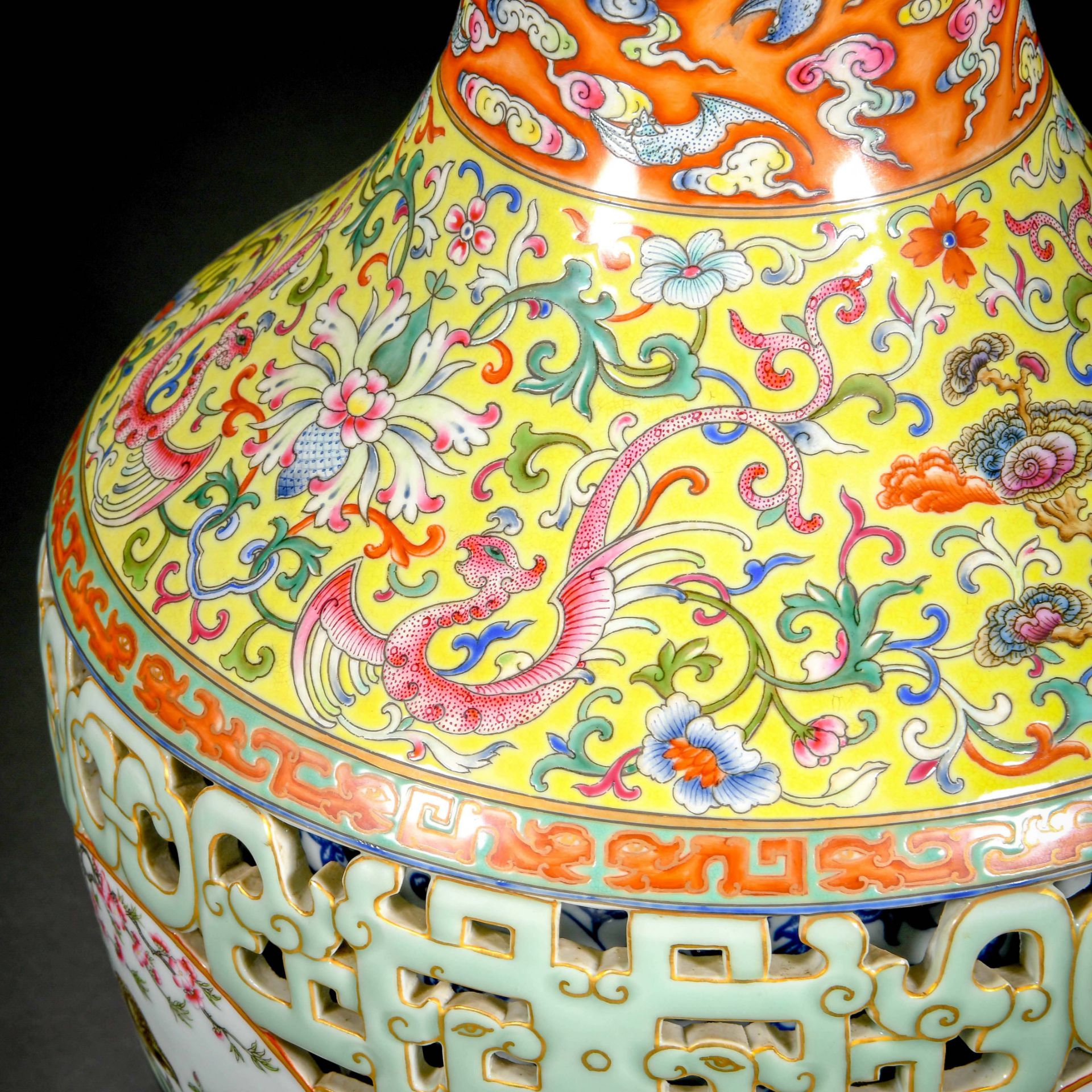 A Chinese Falangcai And Gilt Magpies On Plum Vase - Bild 10 aus 13