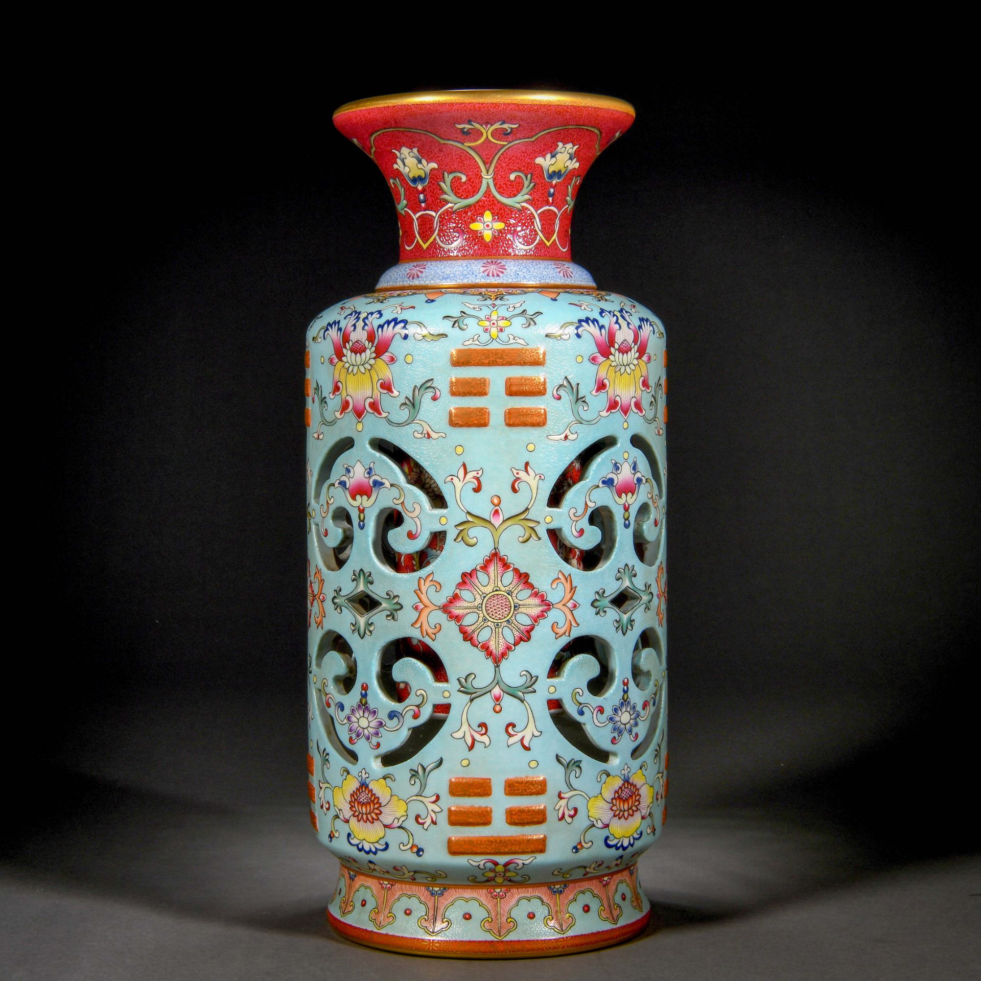 A Chinese Falangcai Glaze Mallet Vase - Bild 2 aus 13