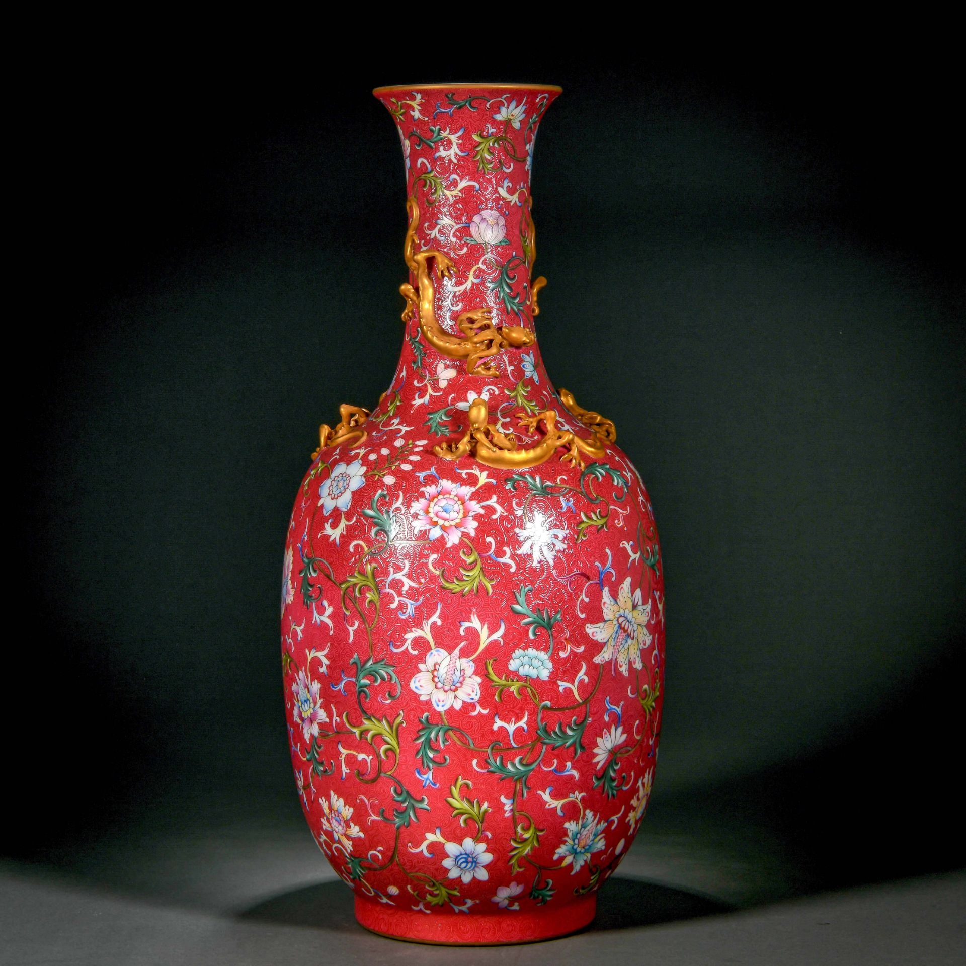 A Chinese Famille Rose Floral Chilong Vase - Bild 3 aus 11
