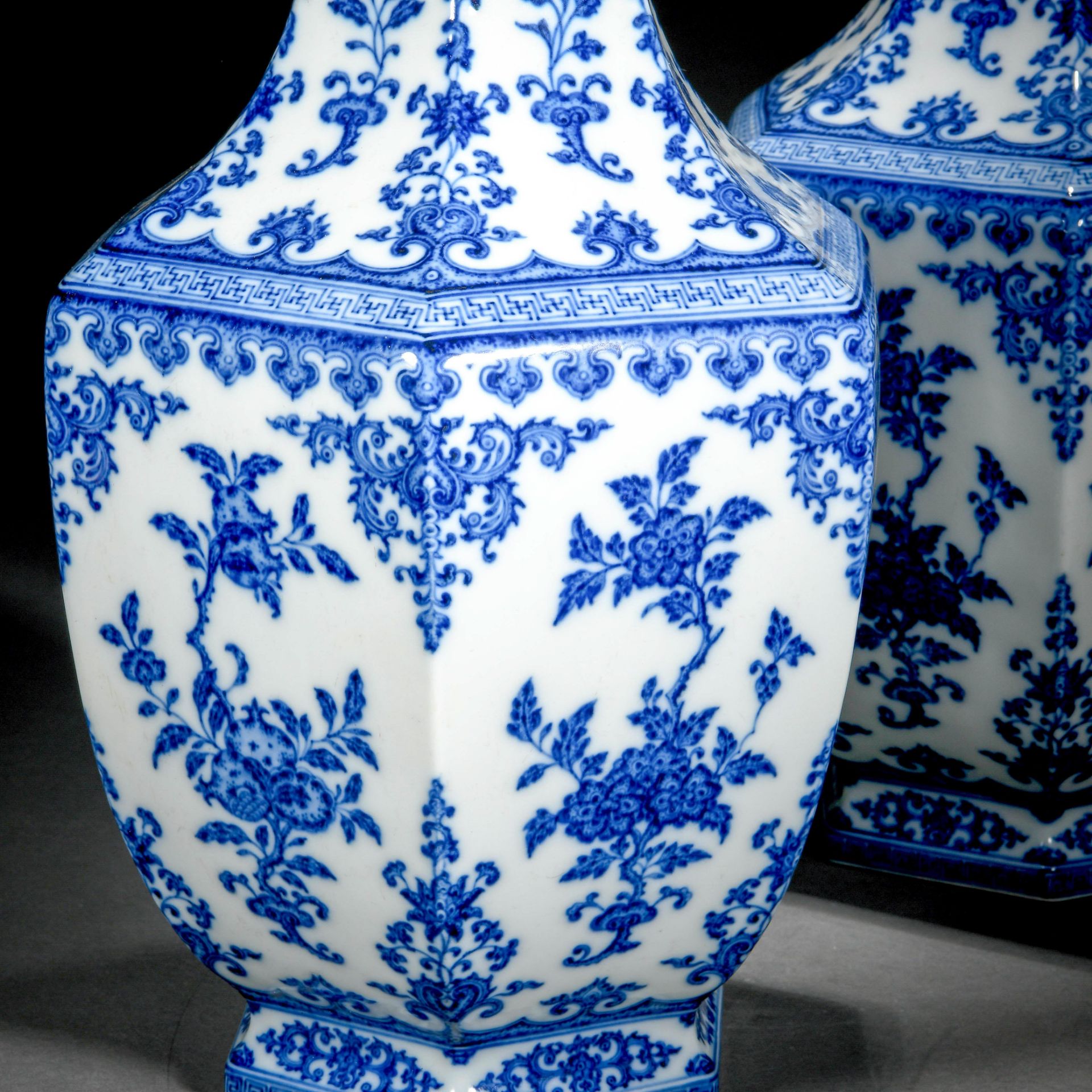 Pair Chinese Blue And White Hexagonal Vases - Bild 9 aus 13