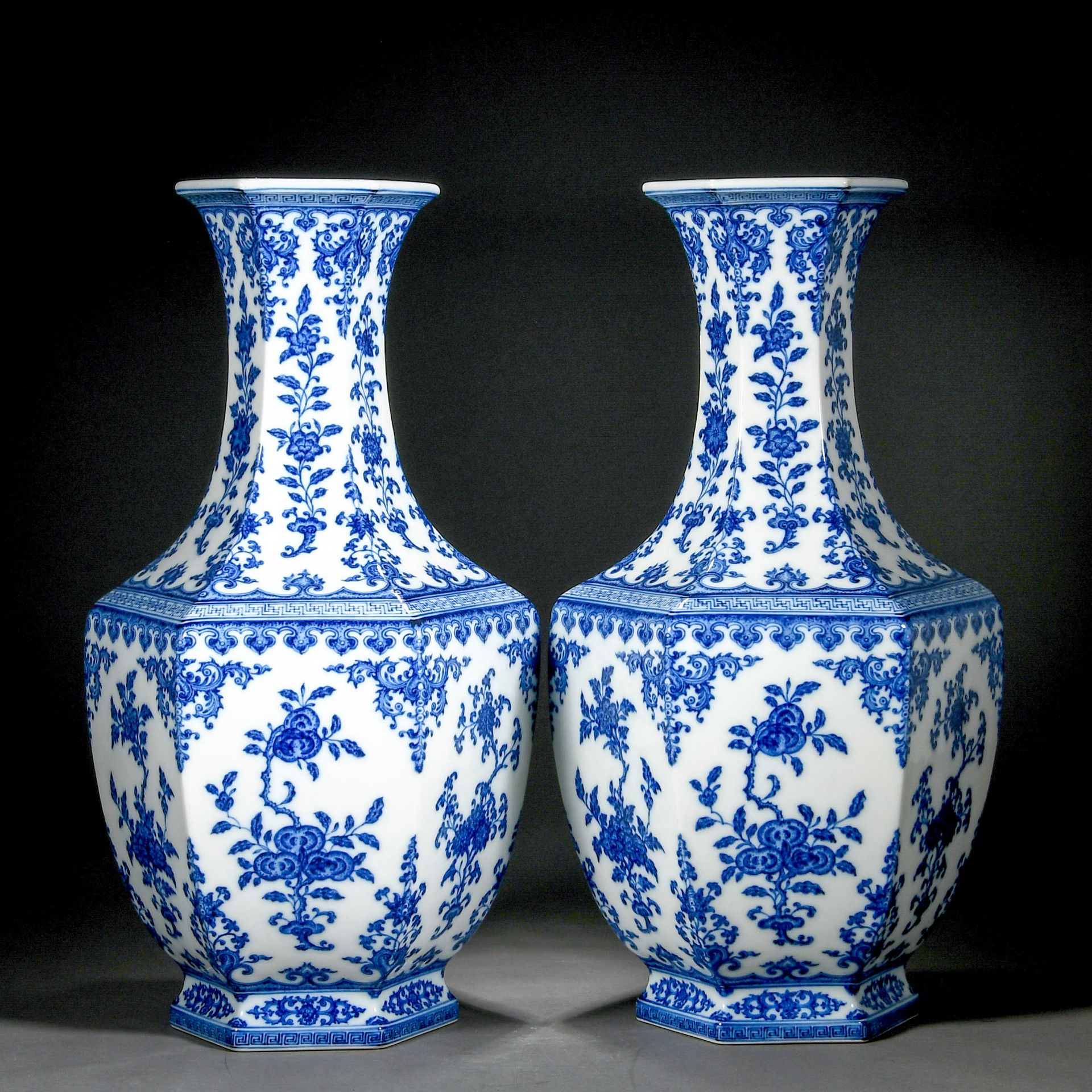 Pair Chinese Blue And White Hexagonal Vases - Bild 4 aus 13