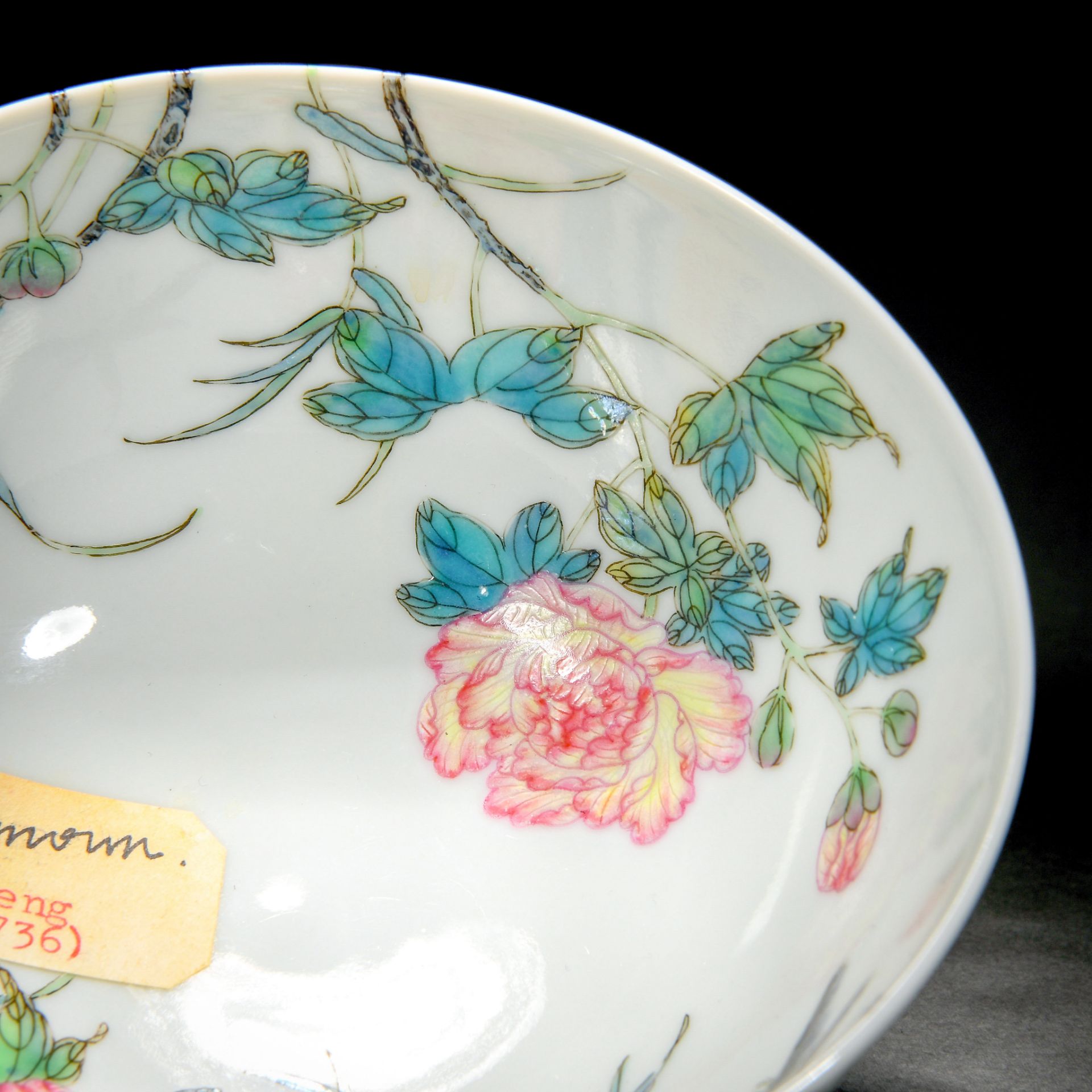 A Chinese Famille Rose Flower Bowl - Bild 8 aus 12