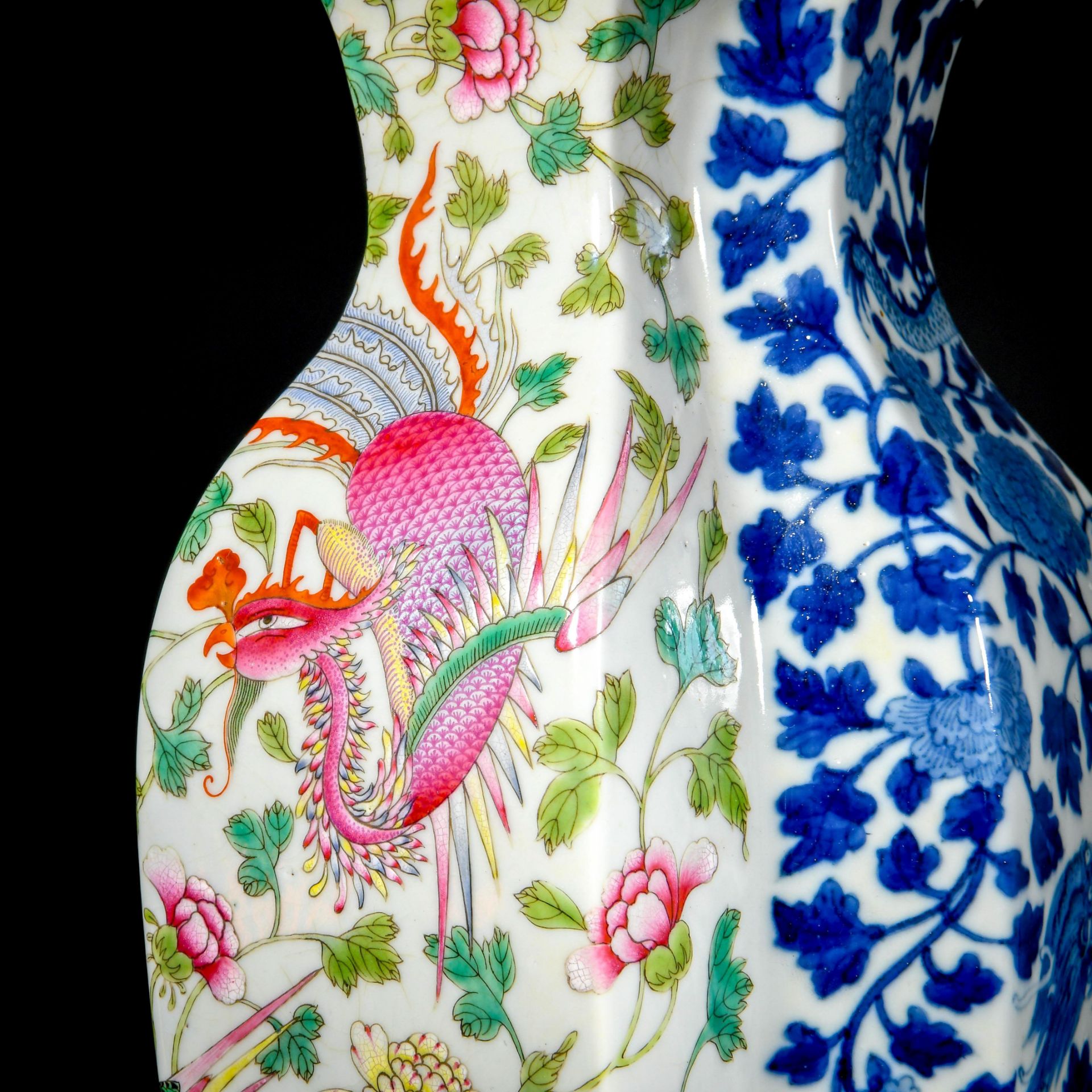 A Chinese Underglaze Blue And Famille Rose Conjoined Vase - Bild 5 aus 11