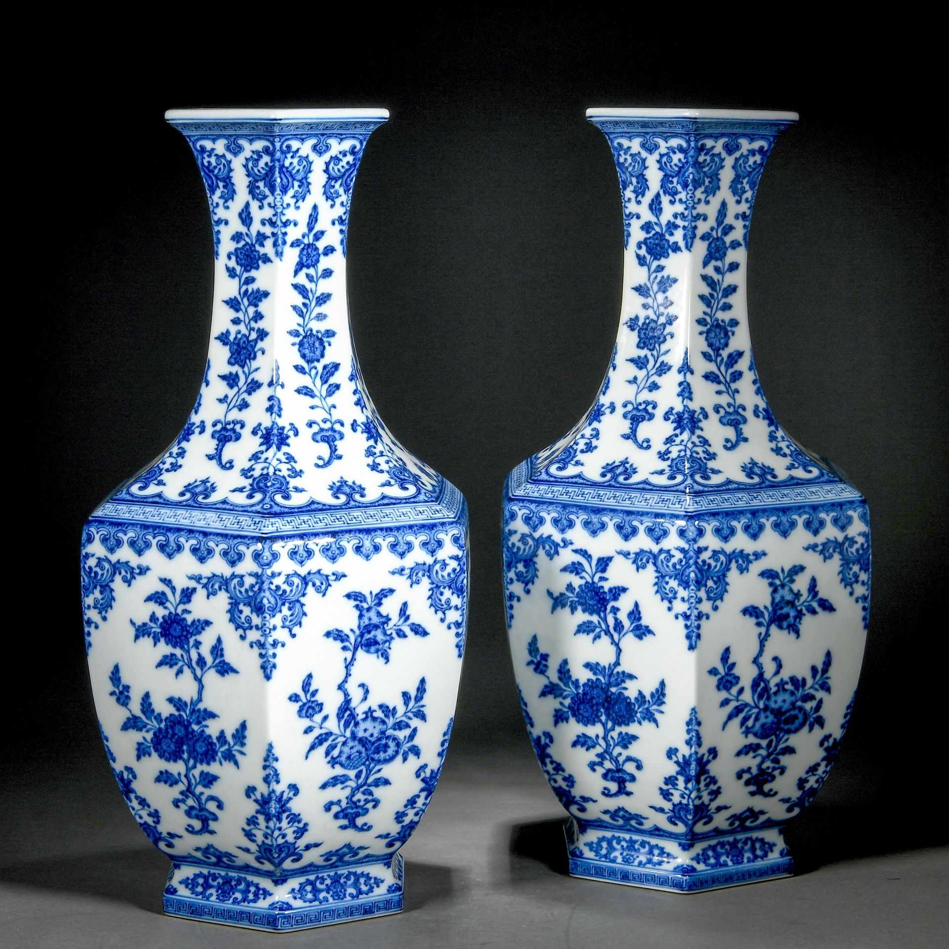 Pair Chinese Blue And White Hexagonal Vases - Bild 3 aus 13