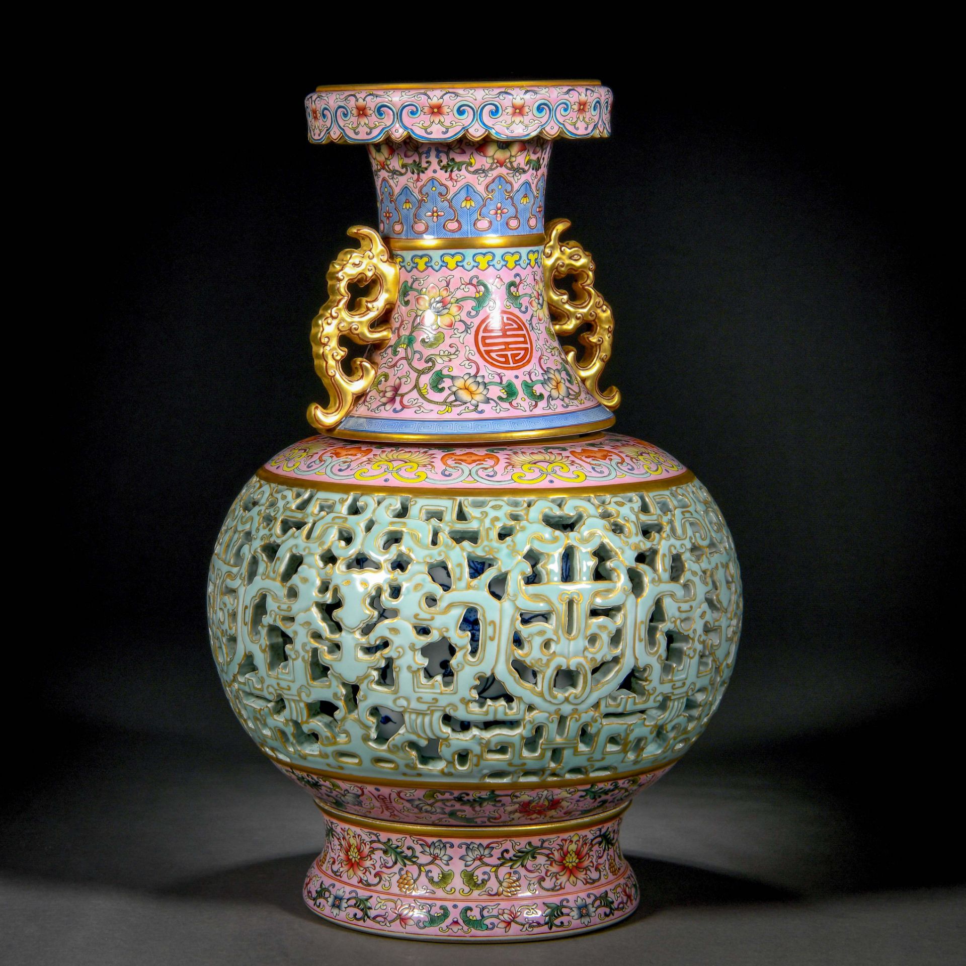 A Chinese Famille Rose And Gilt Vase - Bild 3 aus 14