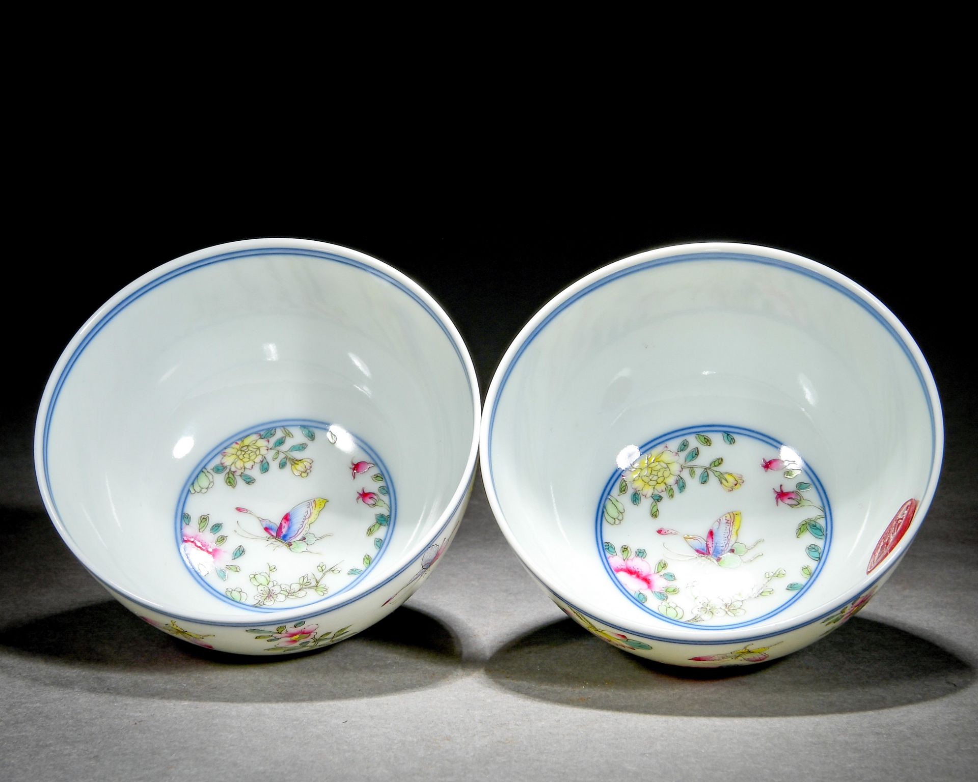 Pair Chinese Famille Rose Butterflies And Flower Cups - Bild 9 aus 11