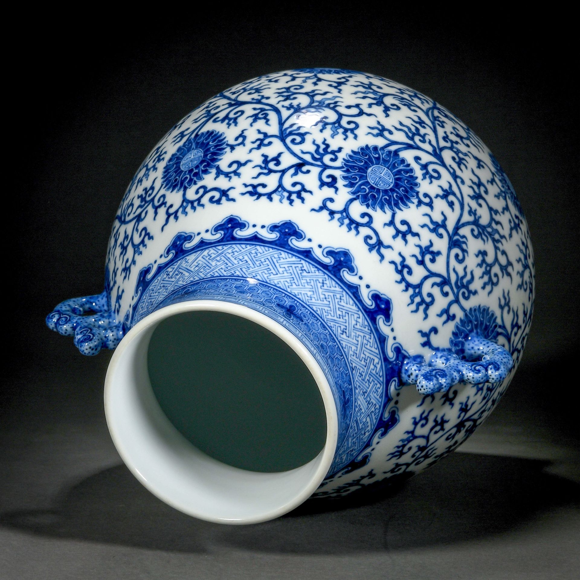 A Chinese Blue And White Peony Scrolls Zun Vase - Bild 10 aus 12