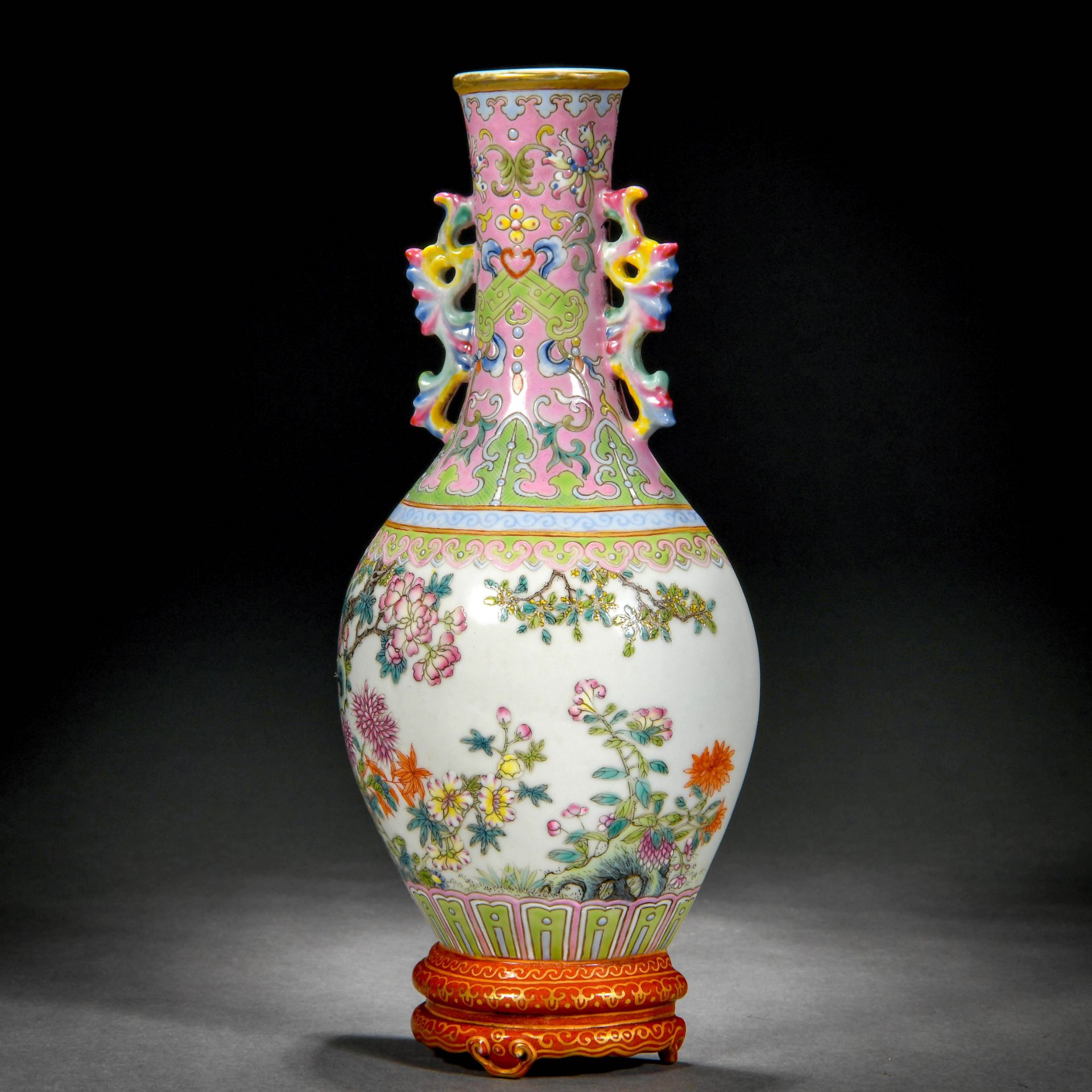 A Chinese Famille Rose Flower Wall Vase - Bild 3 aus 12