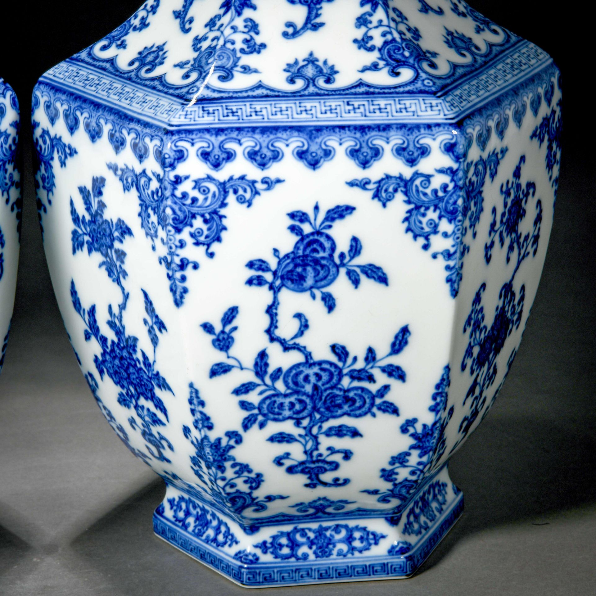 Pair Chinese Blue And White Hexagonal Vases - Bild 7 aus 13