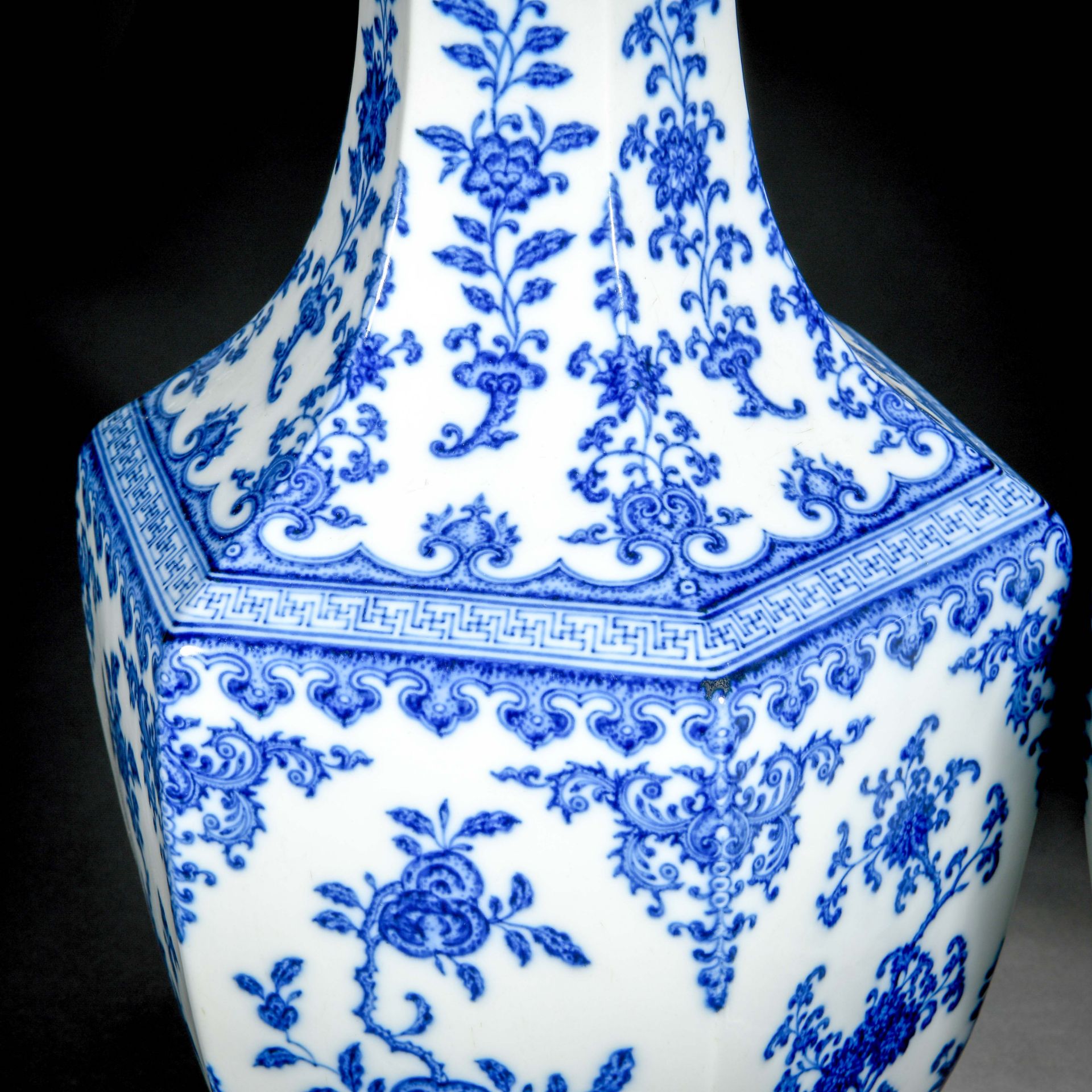 Pair Chinese Blue And White Hexagonal Vases - Bild 5 aus 13