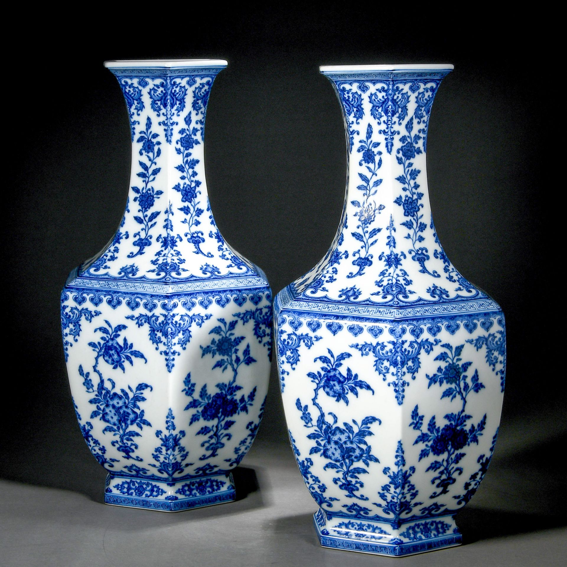 Pair Chinese Blue And White Hexagonal Vases - Bild 2 aus 13