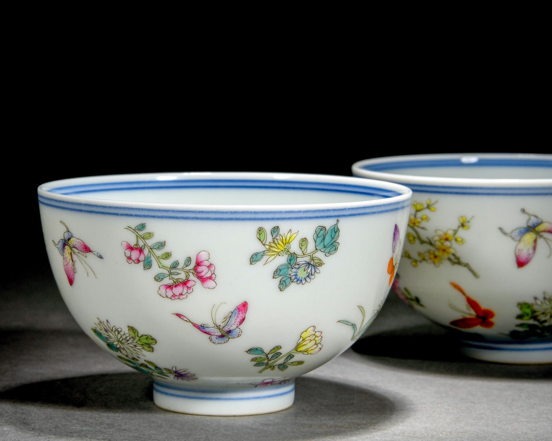 Pair Chinese Famille Rose Butterflies And Flower Cups - Bild 5 aus 11