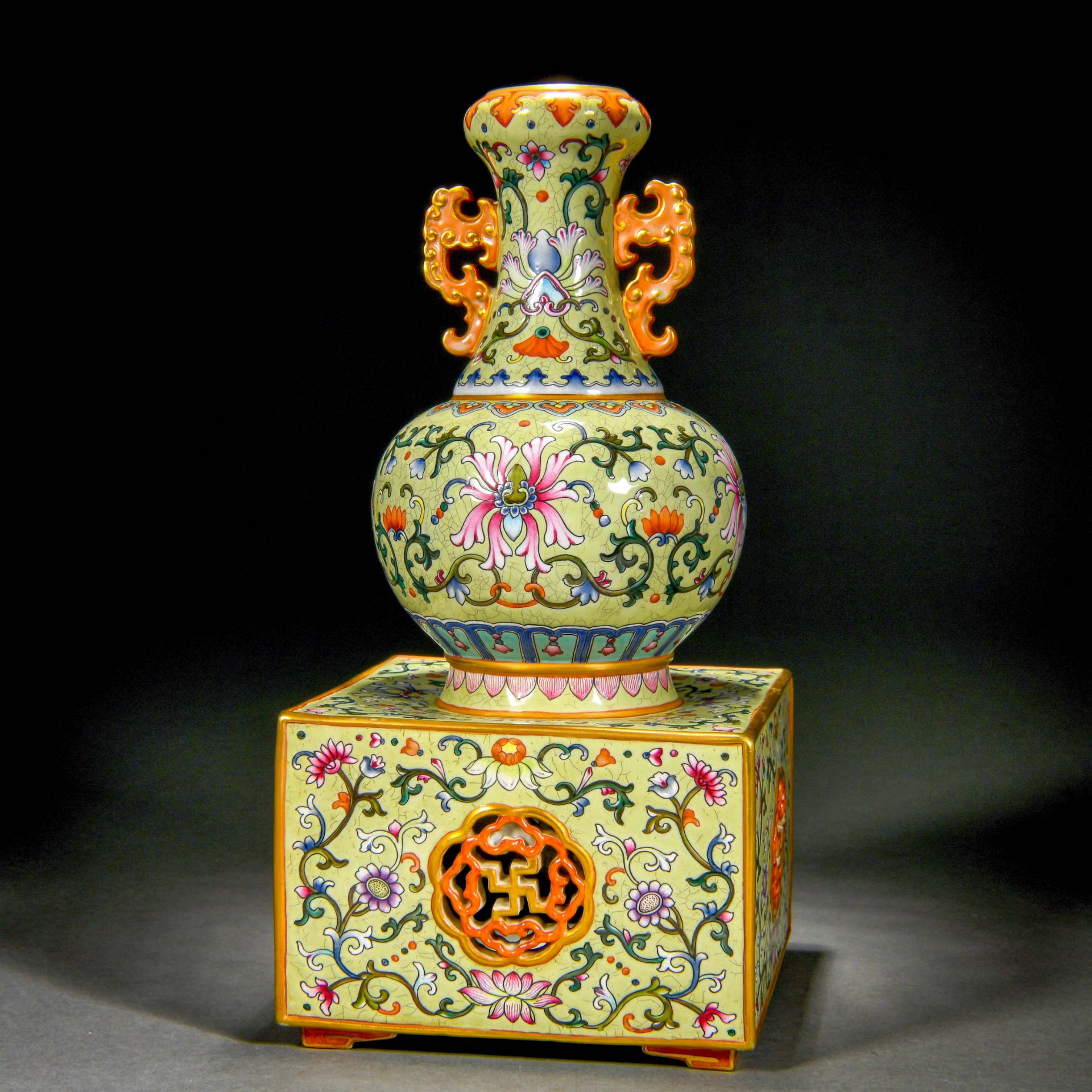 A Chinese Famille Rose Double Gourds Vase - Image 3 of 10