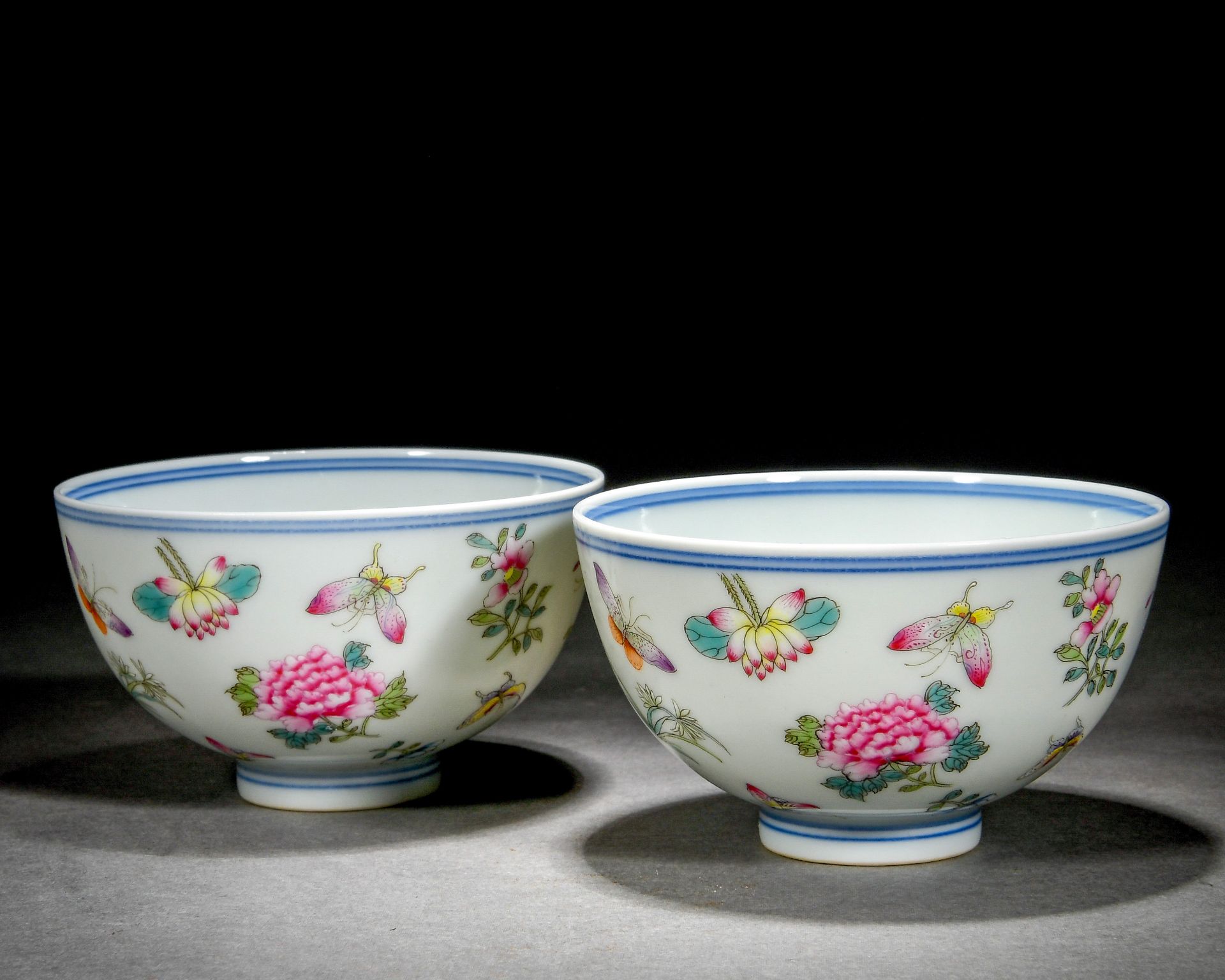 Pair Chinese Famille Rose Butterflies And Flower Cups - Bild 4 aus 11