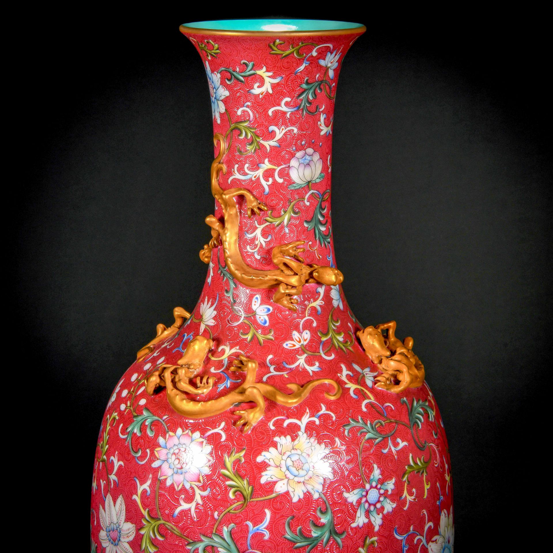 A Chinese Famille Rose Floral Chilong Vase - Bild 8 aus 11