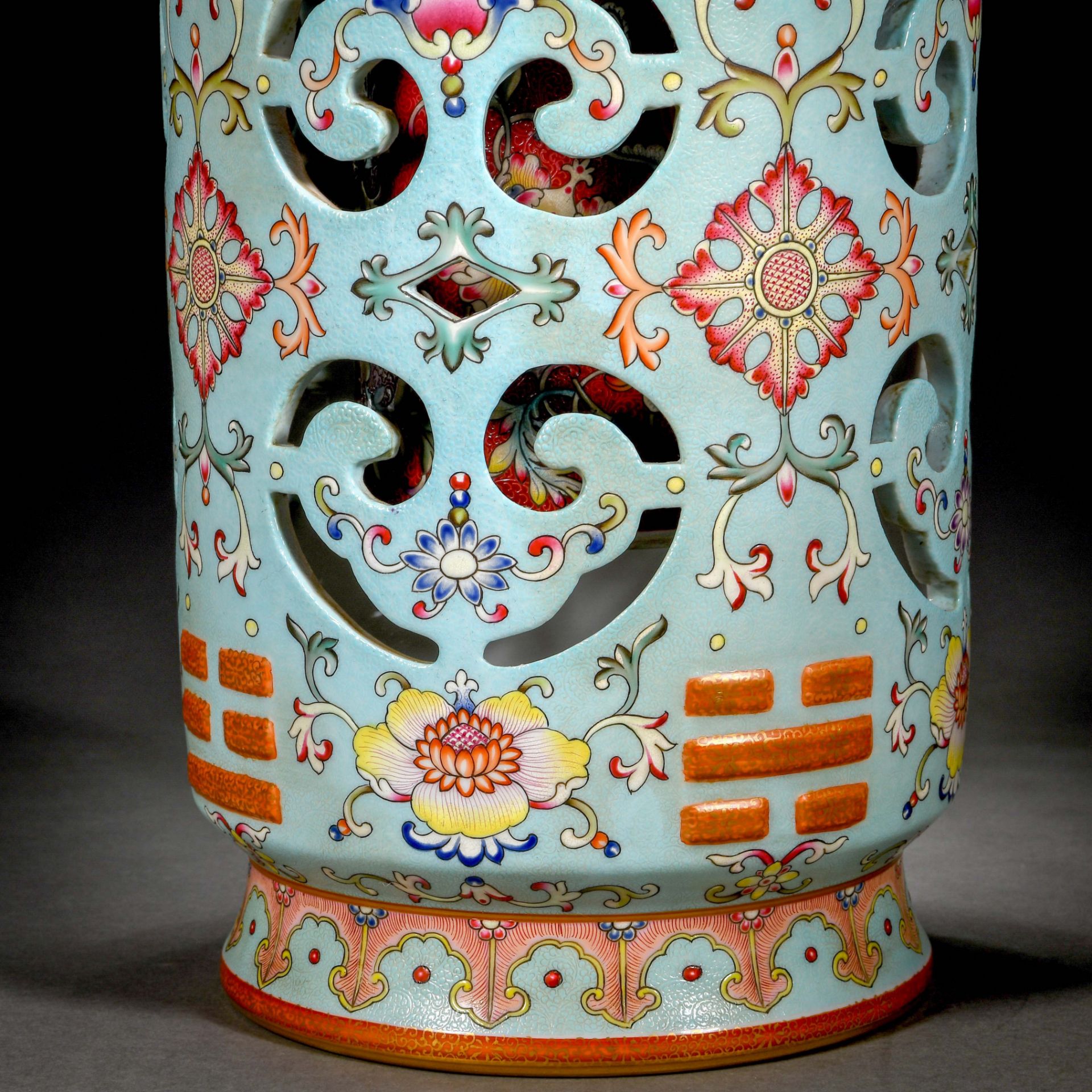 A Chinese Falangcai Glaze Mallet Vase - Bild 7 aus 13