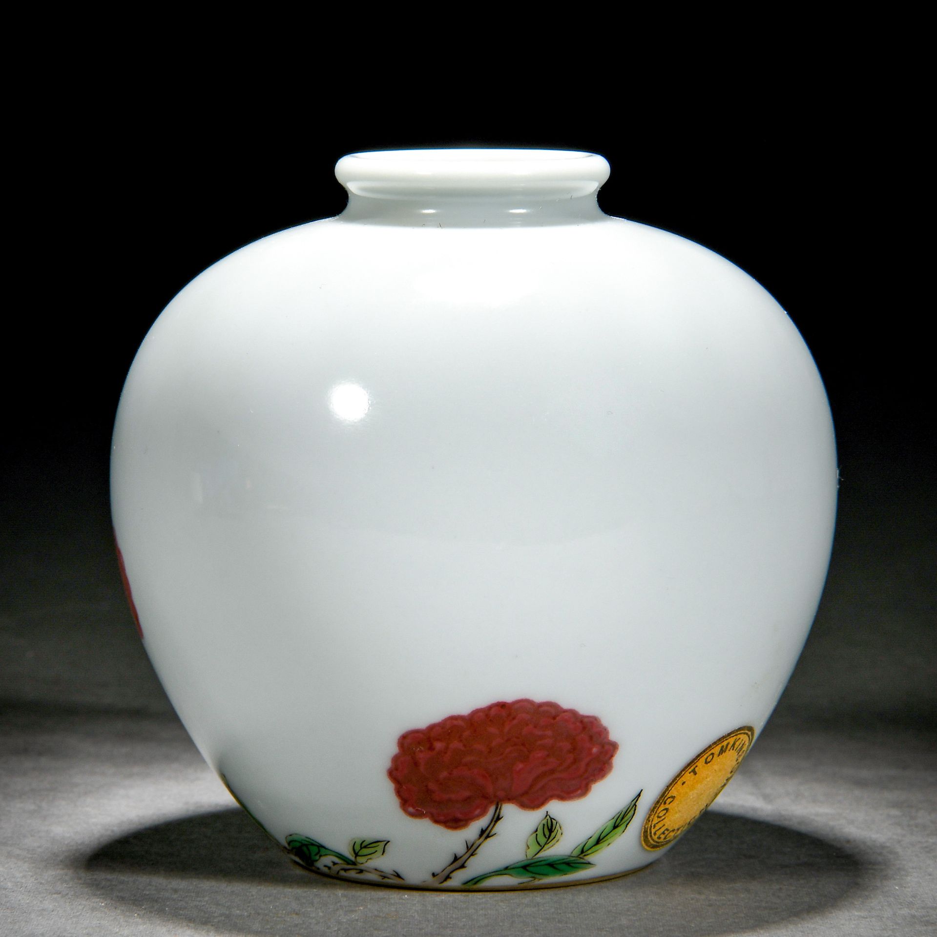 A Chinese Famille Verte Peony Zun Vase - Image 2 of 10