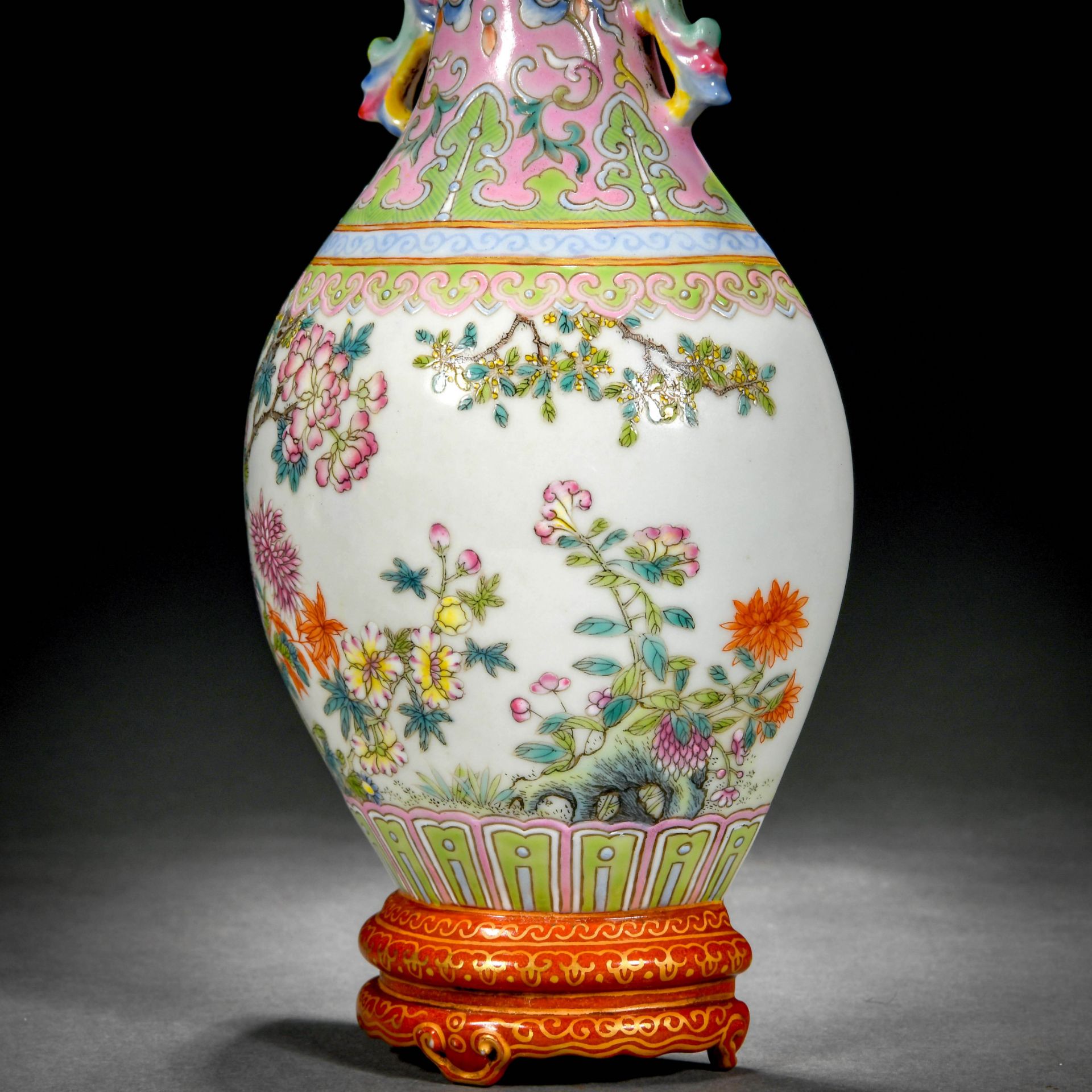 A Chinese Famille Rose Flower Wall Vase - Bild 8 aus 12