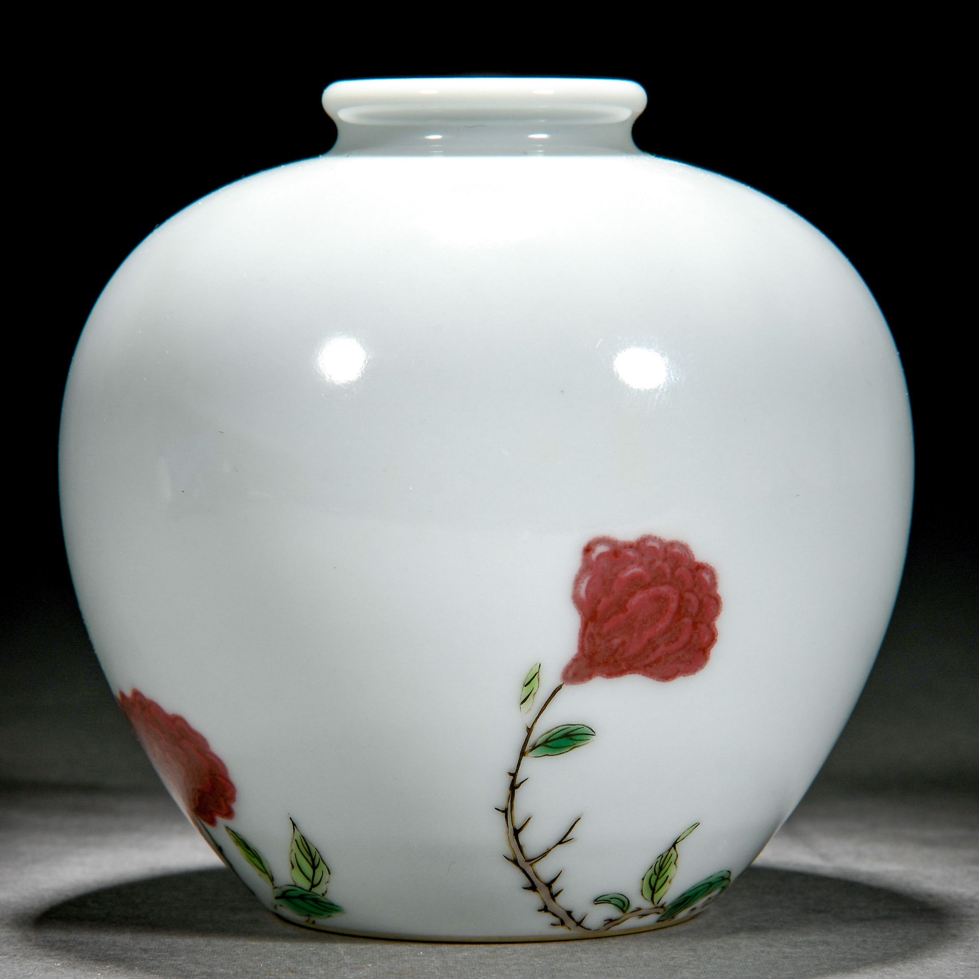 A Chinese Famille Verte Peony Zun Vase - Image 5 of 10