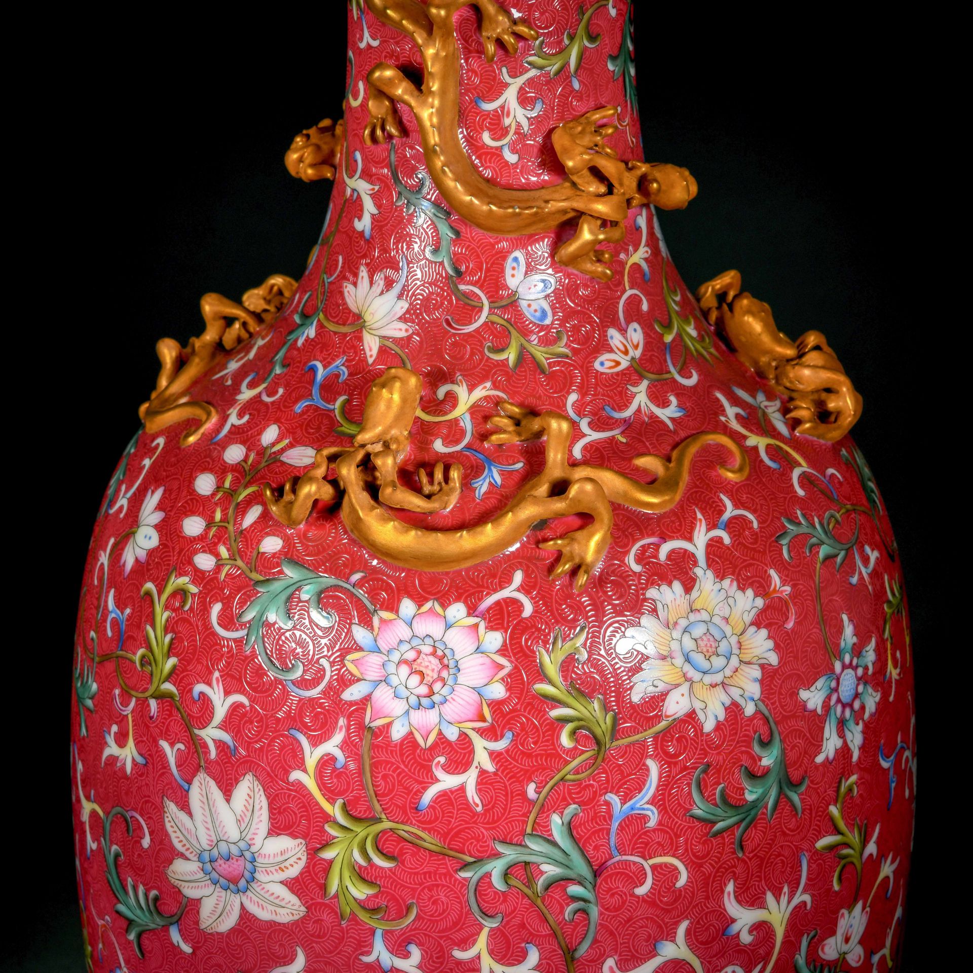 A Chinese Famille Rose Floral Chilong Vase - Bild 7 aus 11