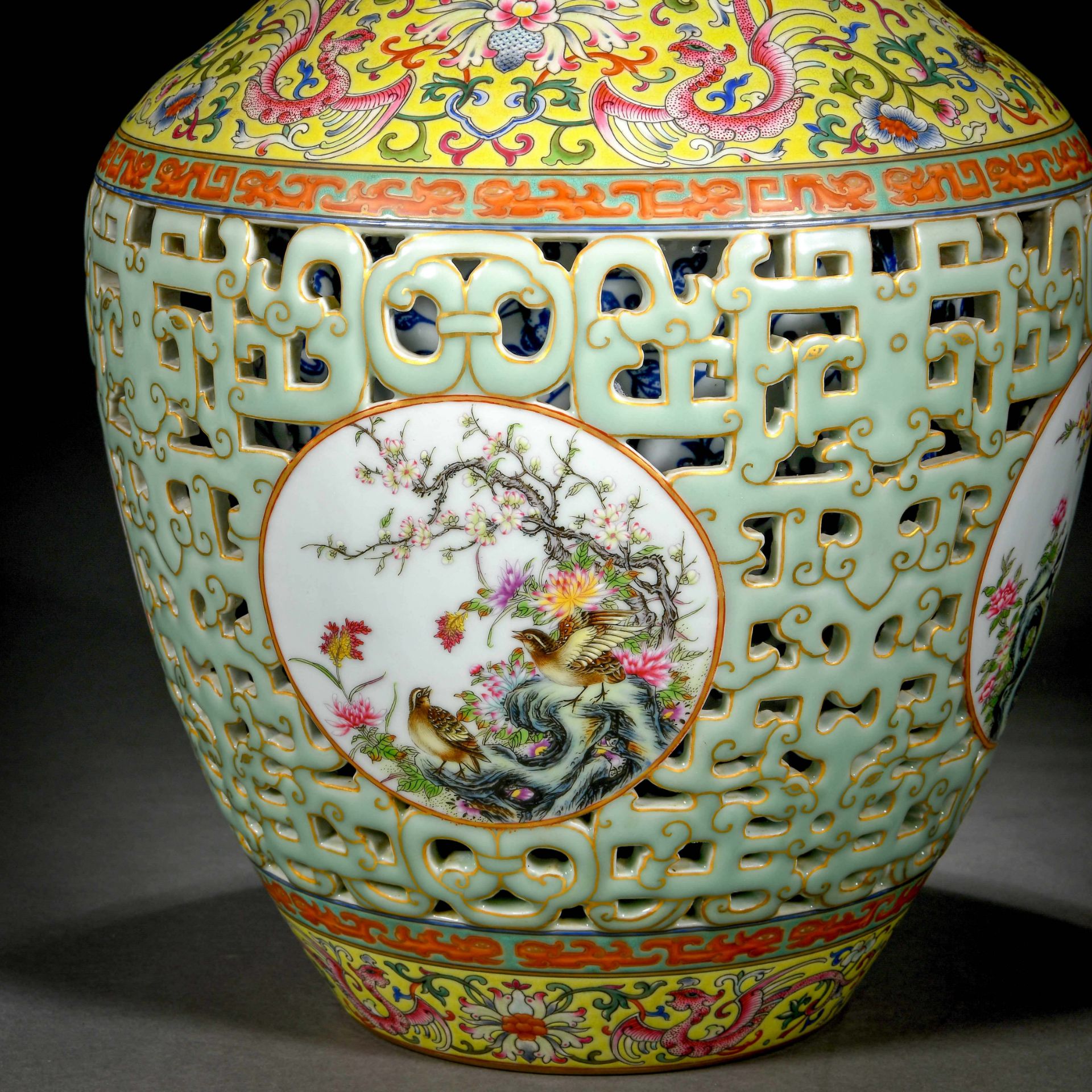 A Chinese Falangcai And Gilt Magpies On Plum Vase - Bild 4 aus 13